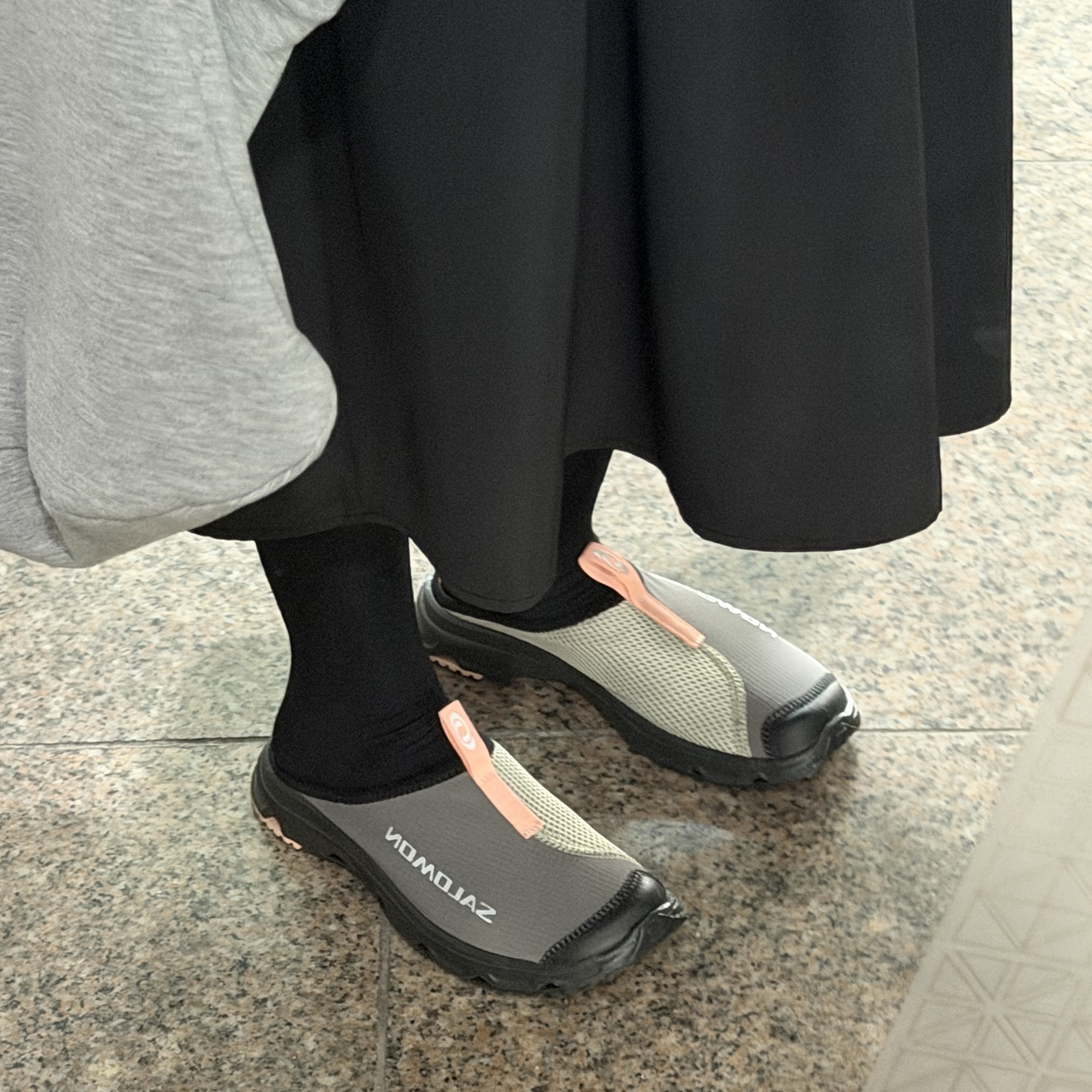 Salomon RX Slide 3.0 Pewter 착용 스타일