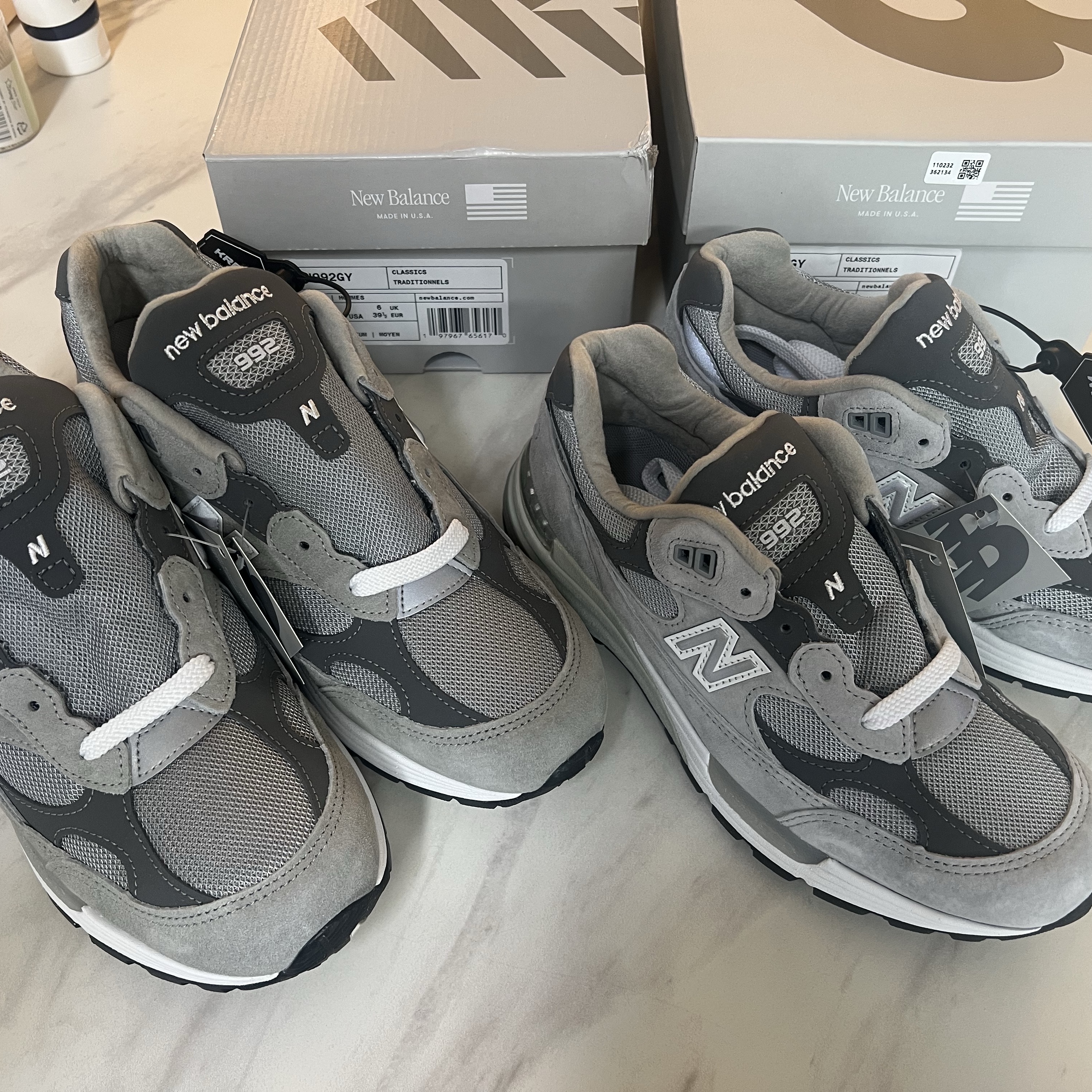 New Balance 992 Made in USA Core Grey Silver Metallic 착용 스타일