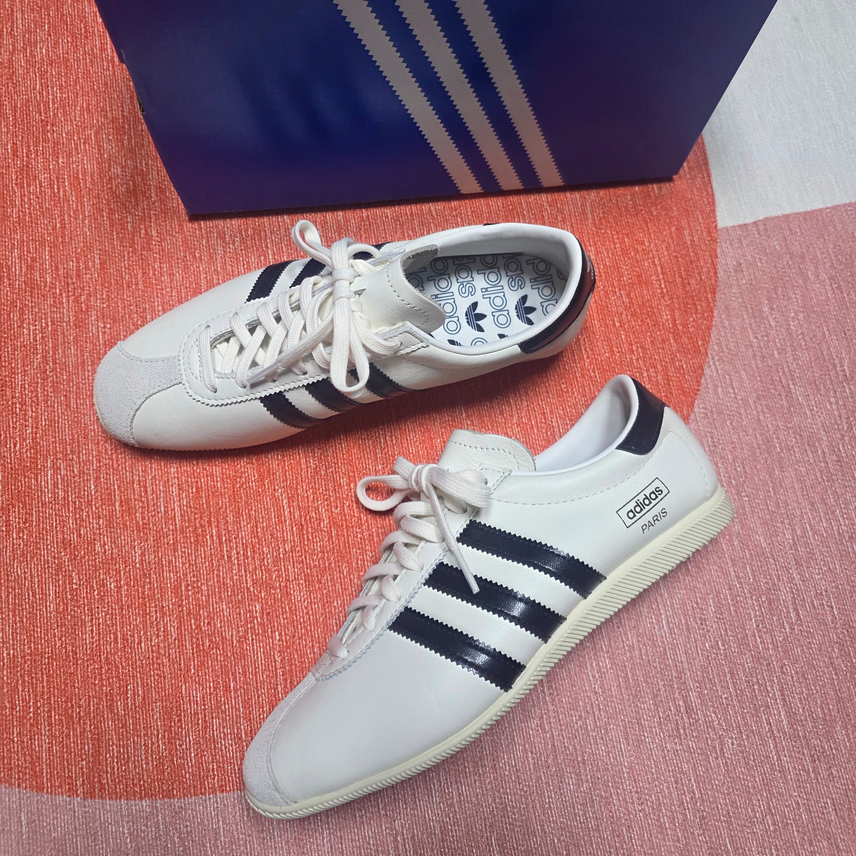 (W) Adidas Paris Core White Cream White 착용 스타일
