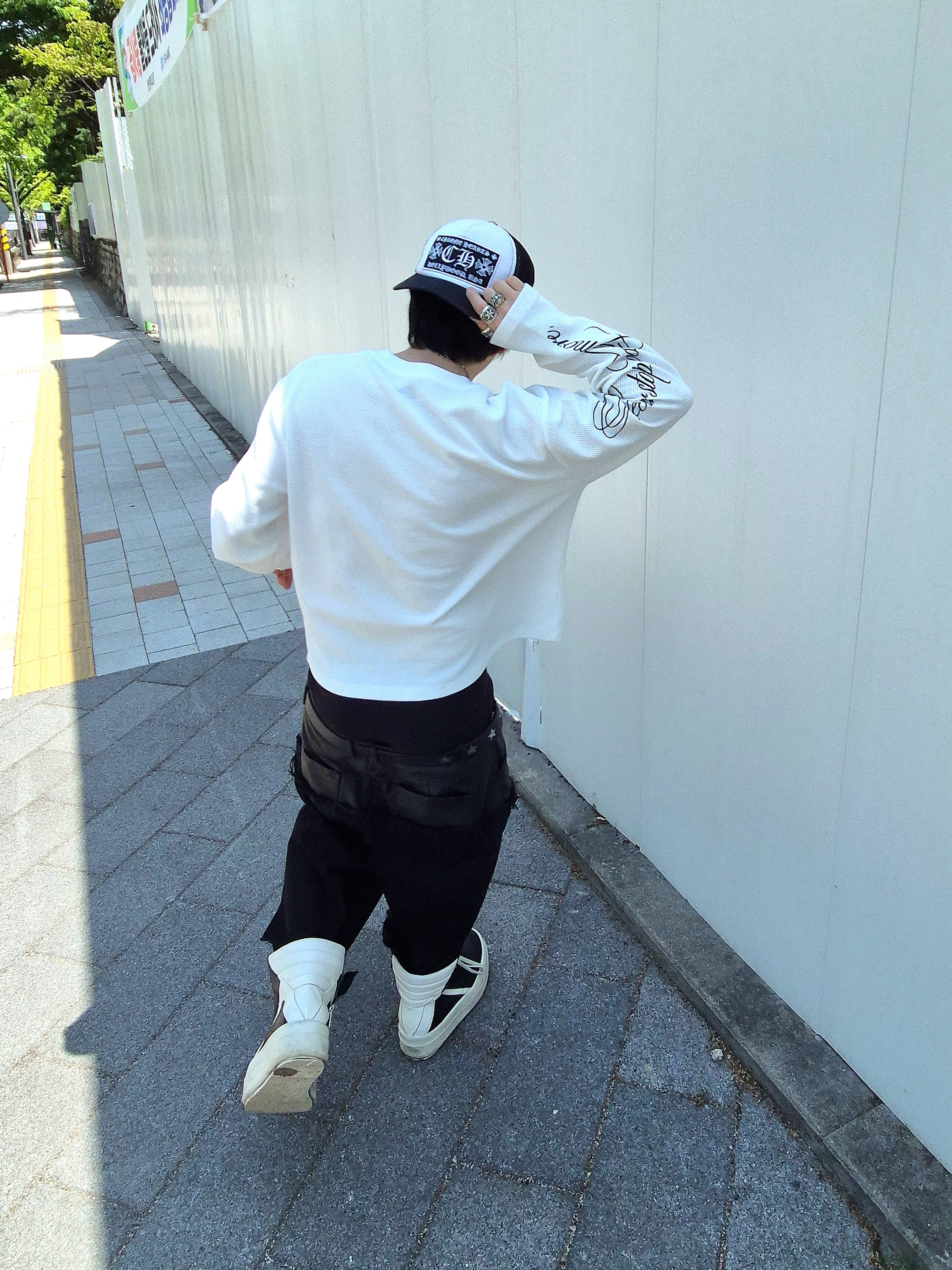 ROARINGRAD Layered Carbon Bermuda Denim Pants Black, Rick Owens Mega Bumper Geobasket Black Milk 착용 스타일 - 3