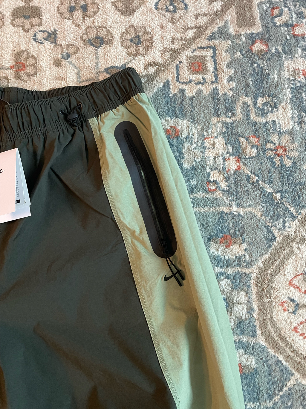 Nike Tech Dri-Fit Woven Colour Block Oversized Trousers Sequoia Oil Green - Asia 착용 스타일 - 2
