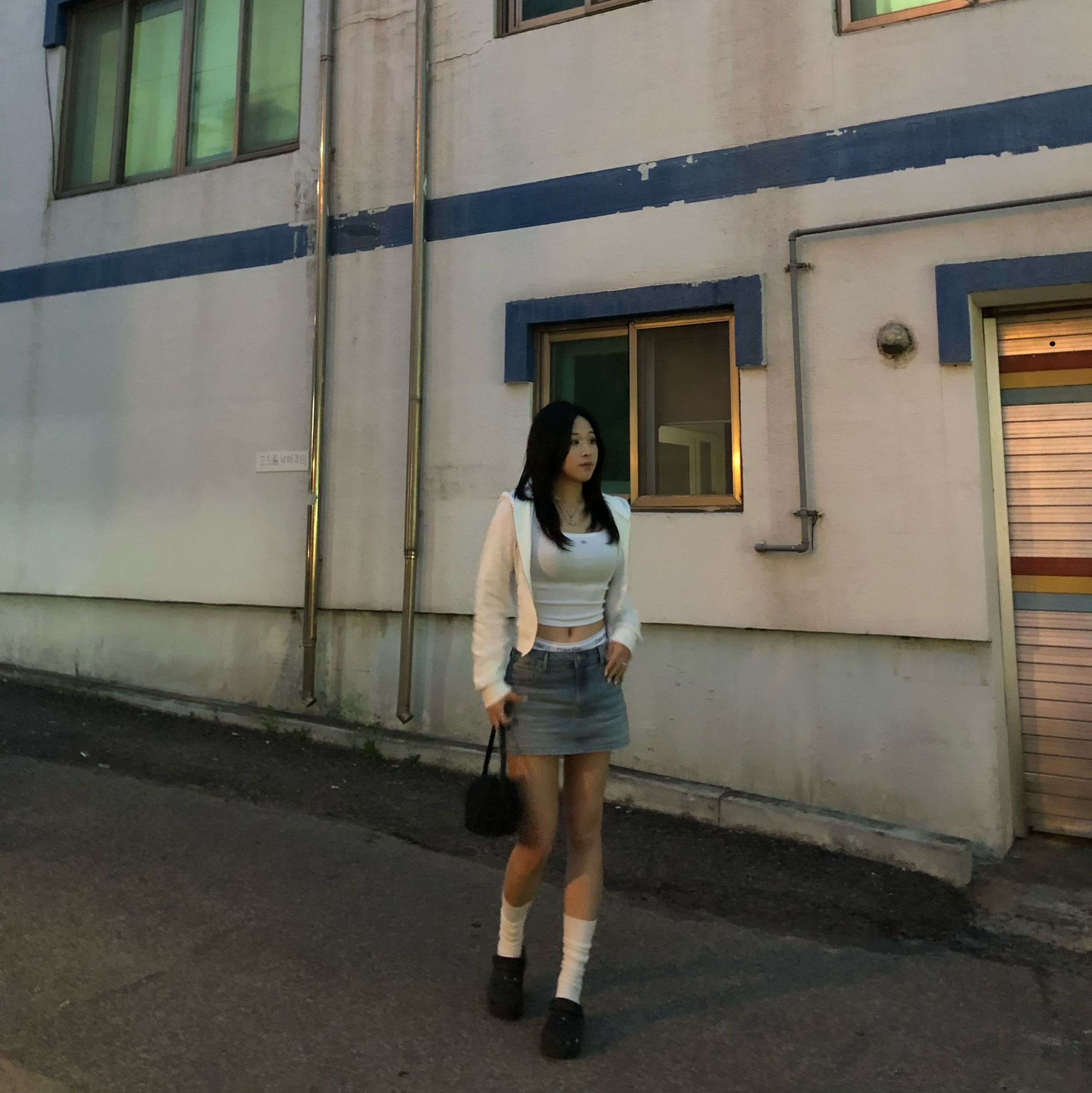 (W) Calvin Klein Modern Cotton Bikini Brief Grey Heather, (W) Crocs Classic Platform Clog Black 착용 스타일 - 2
