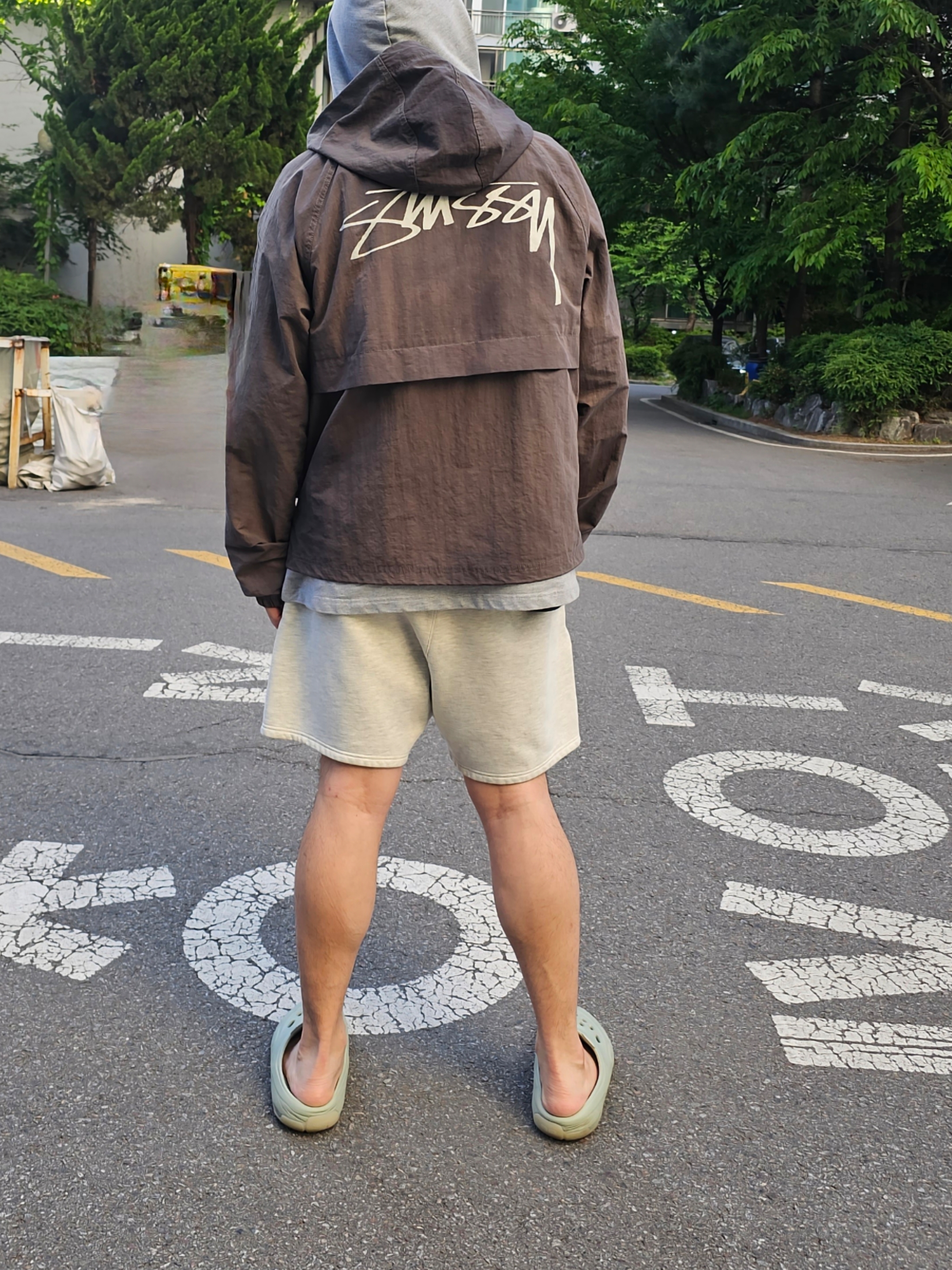 Stussy Wave Dye Beach Shell Jacket Black 착용 스타일