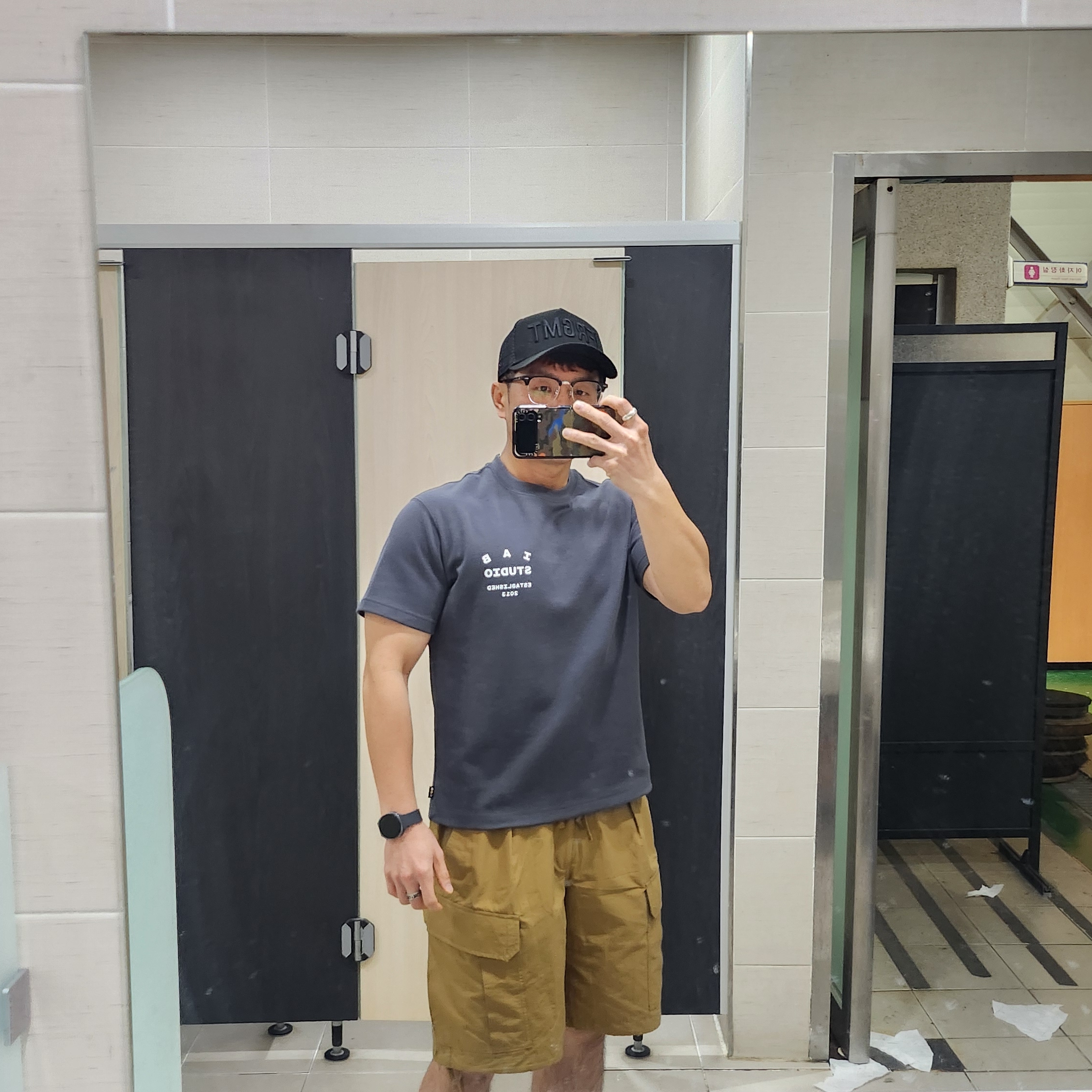 IAB Studio 26 IAB T-Shirt Charcoal White, Samsung Galaxy Watch8 44mm Bluetooth Graphite (Korean Ver.) 착용 스타일 - 1