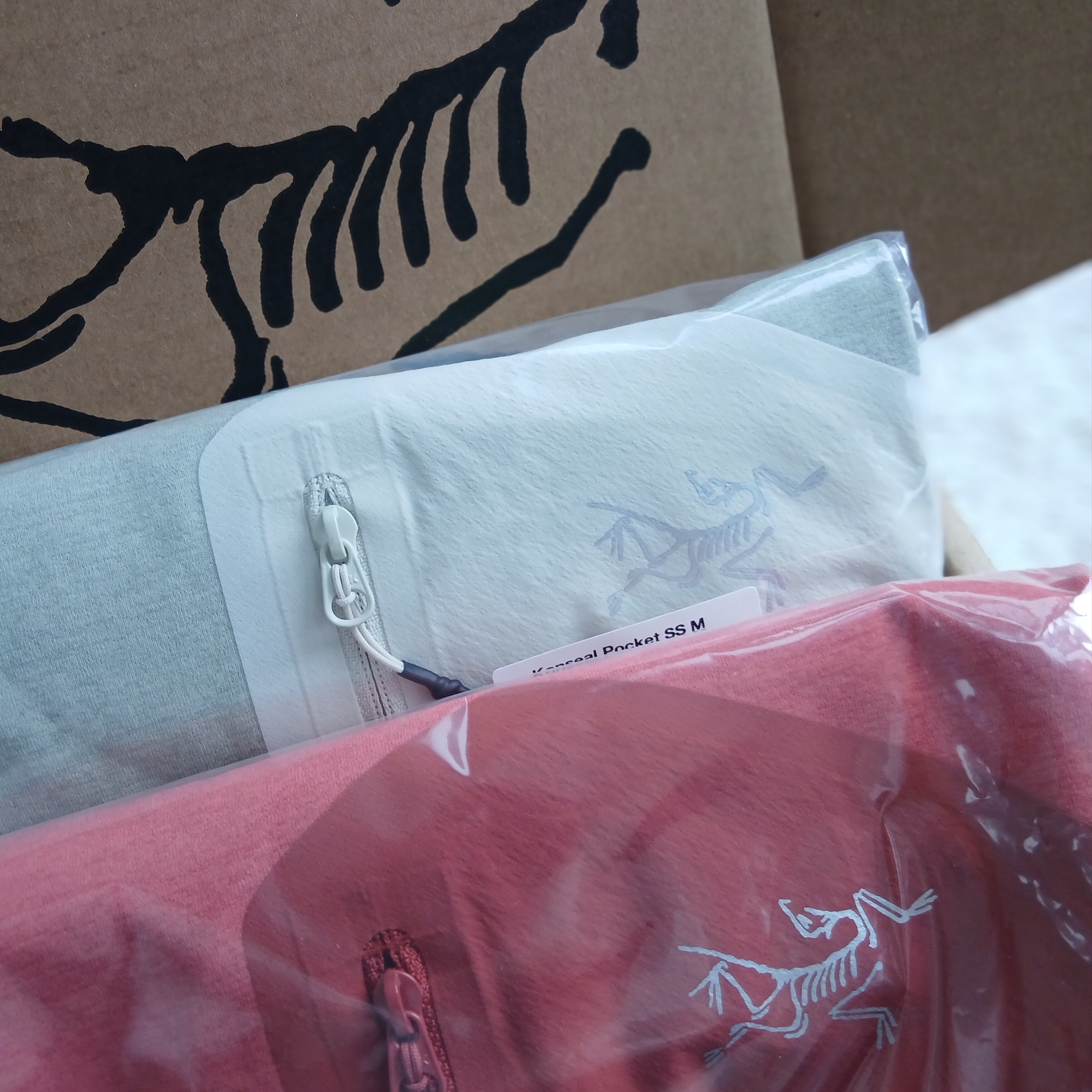 Arc'teryx Konseal Pocket SS T-Shirt Stone Red Dk Stone, Arc'teryx Konseal Pocket SS T-Shirt Habitat 착용 스타일 - 8