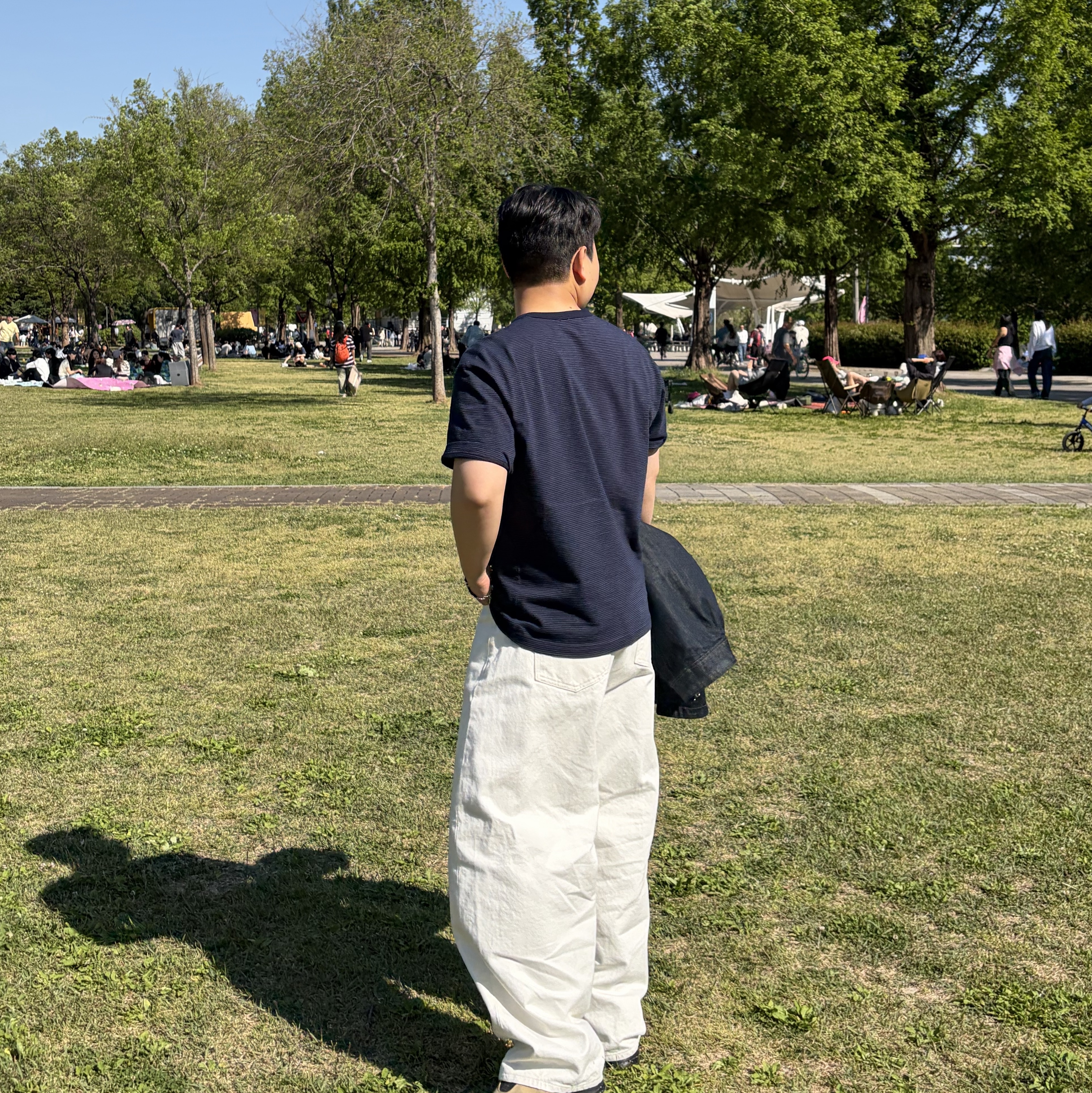 noun Wide Curved Denim Pants White 착용 스타일 - 3
