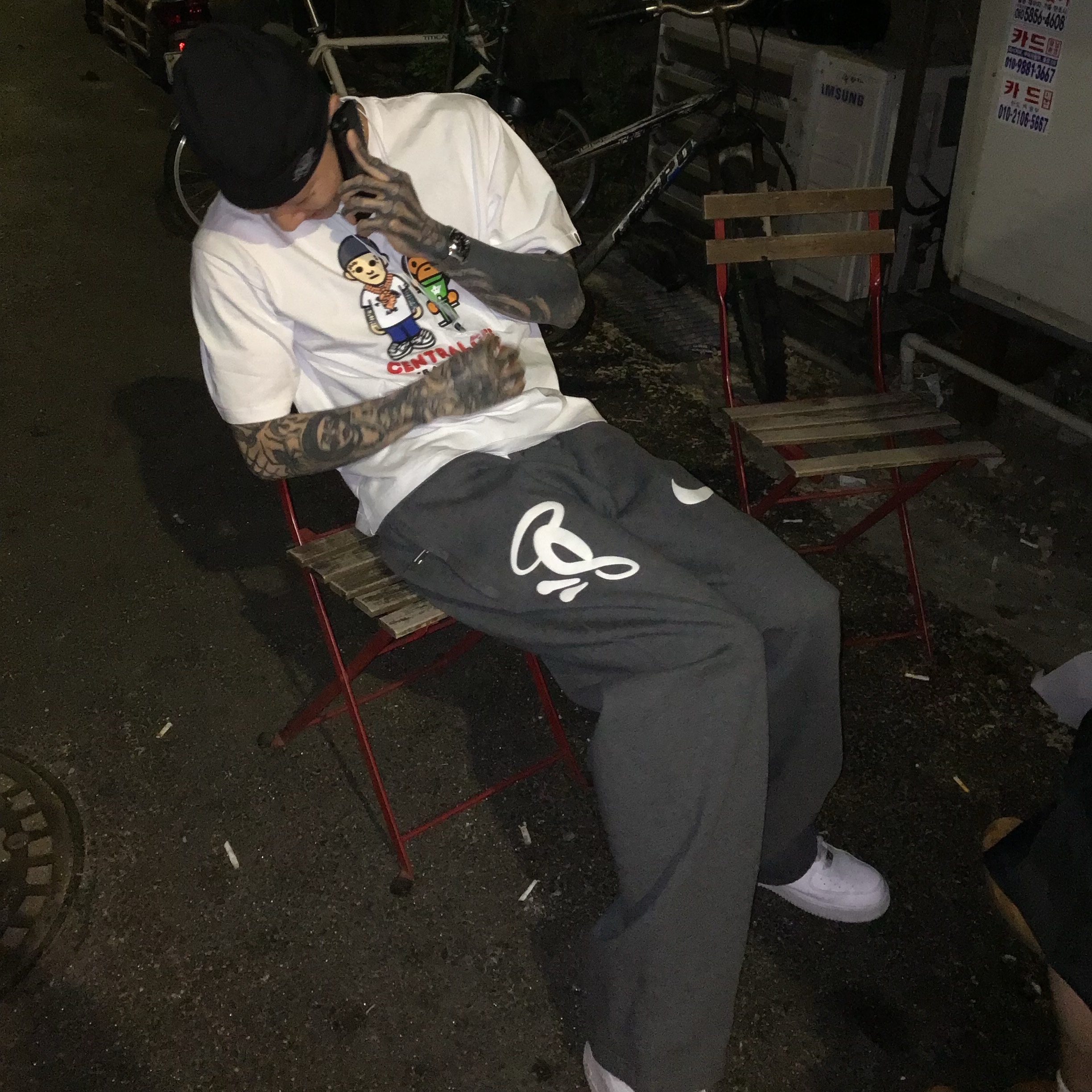 BAPE x Spotify x SYNA World By Central Cee Baby Milo Relaxed Fit T-Shirt White 착용 스타일