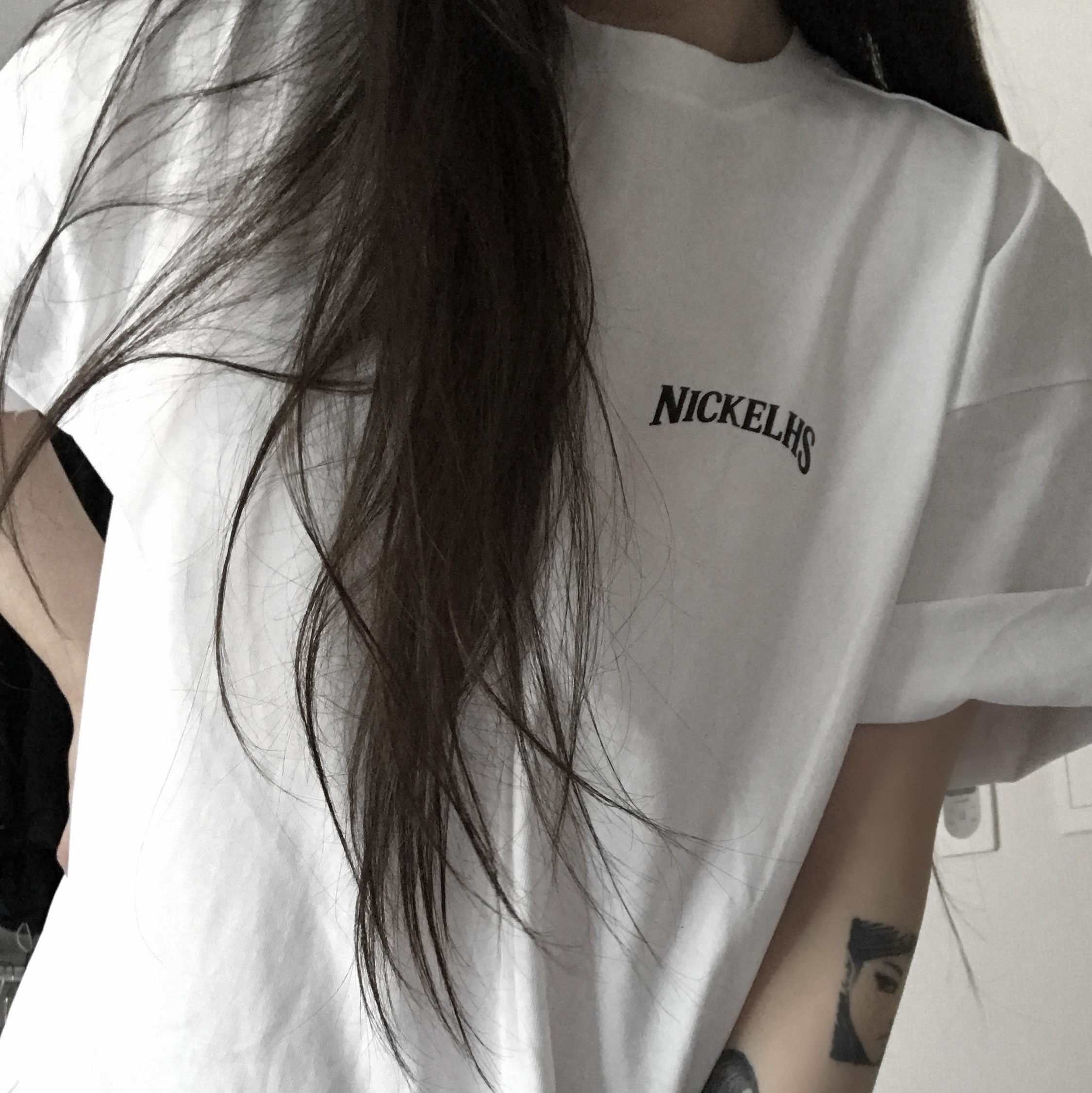 NICKELHOUSE STAFF T-SHIRT 착용 스타일 - 2