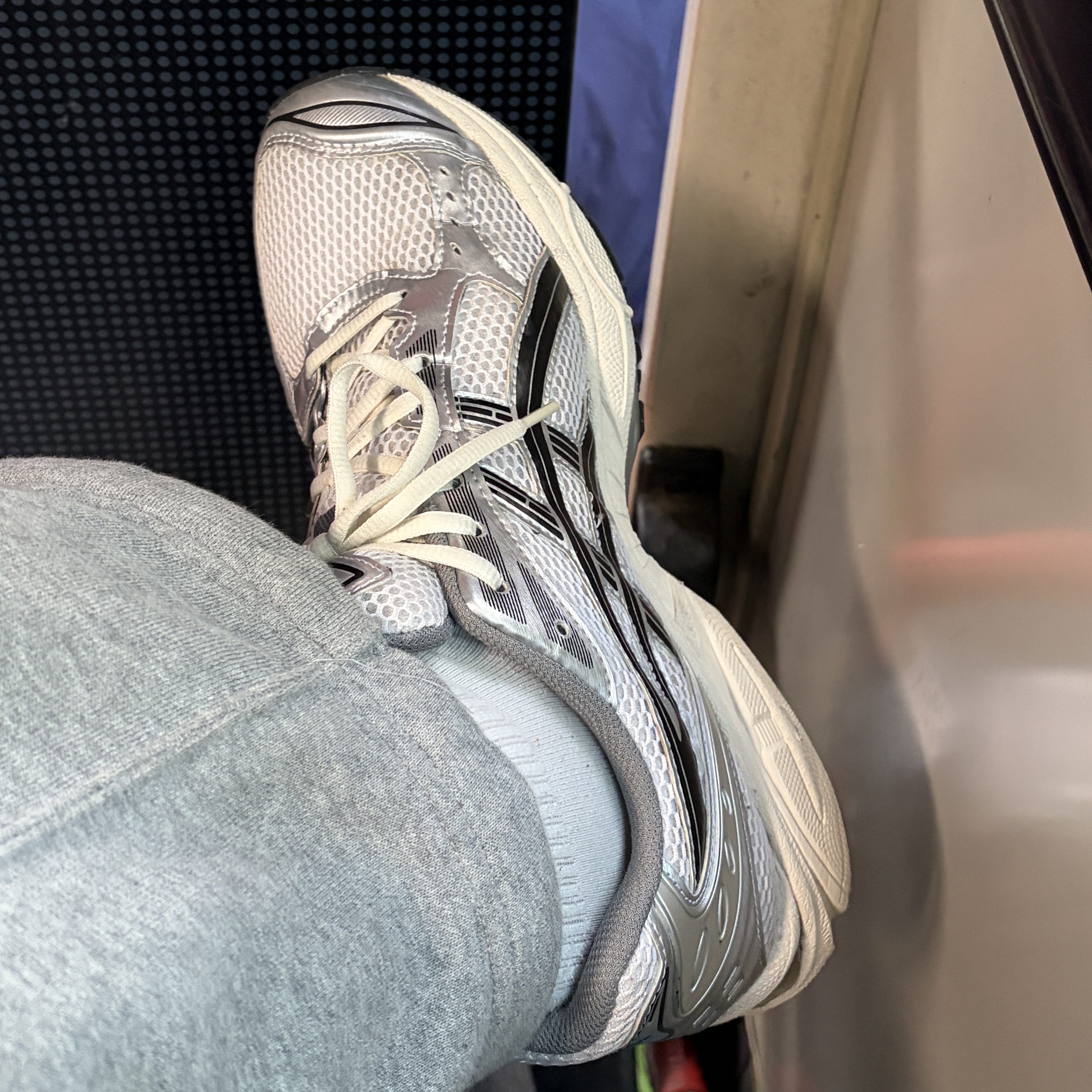 Asics x JJJJound Gel-Kayano 14 Silver Black 착용 스타일