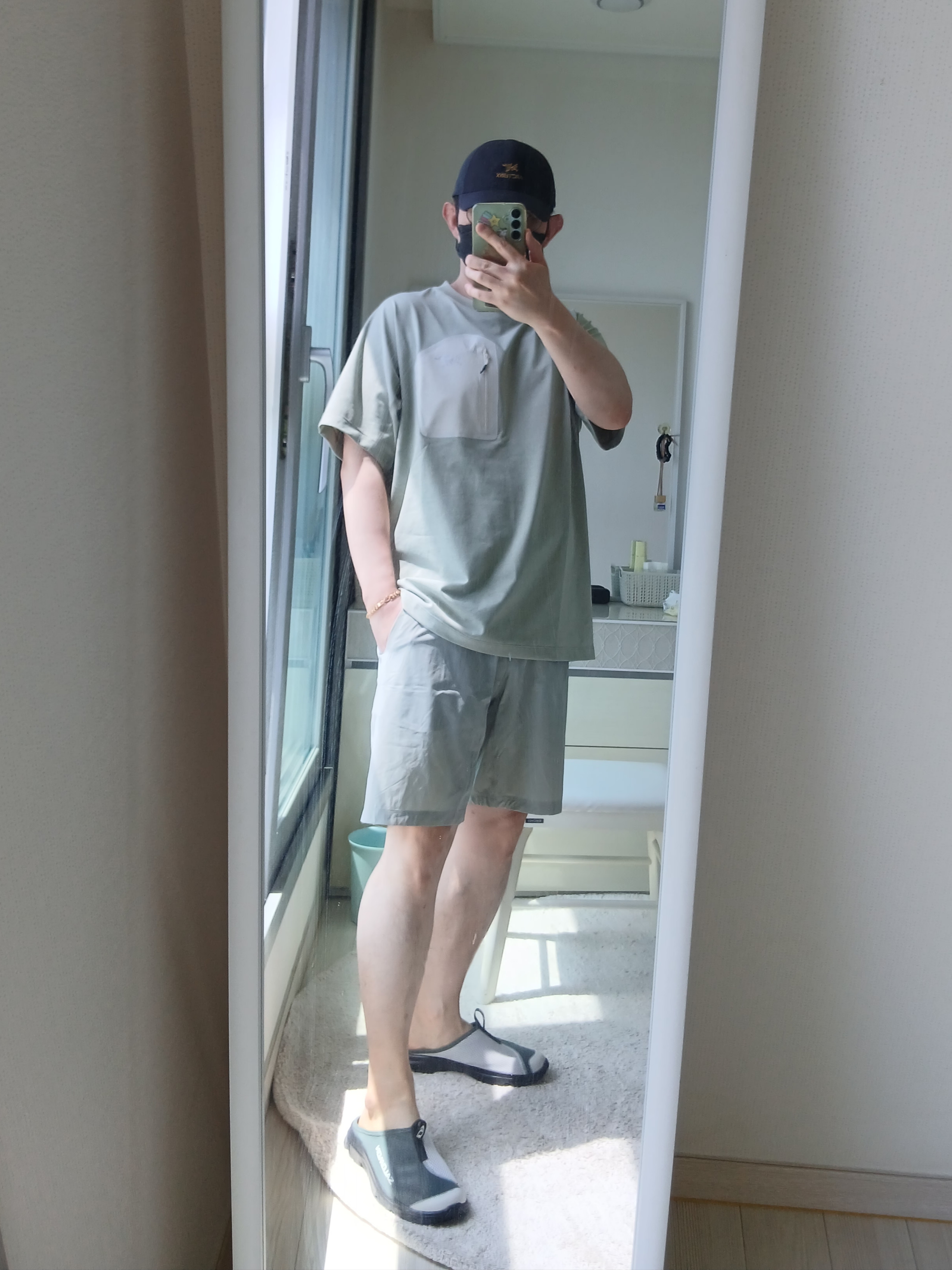 Arc'teryx Bird Word Cap 24K Black, Arc'teryx Incendo Short 9 Inch Habitat 착용 스타일 - 3