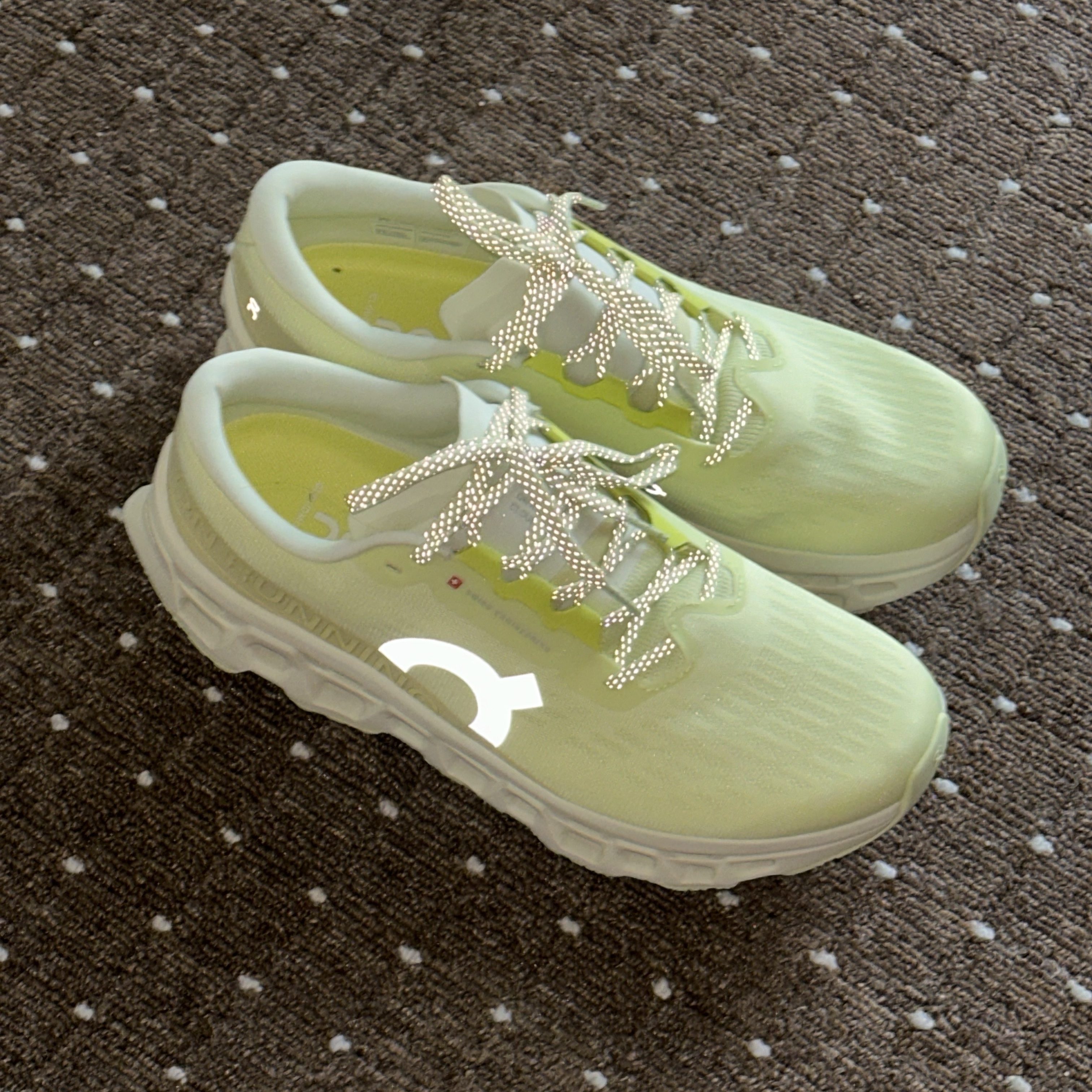 On Running Cloudmonster 3 Limelight Seedling 착용 스타일 - 2