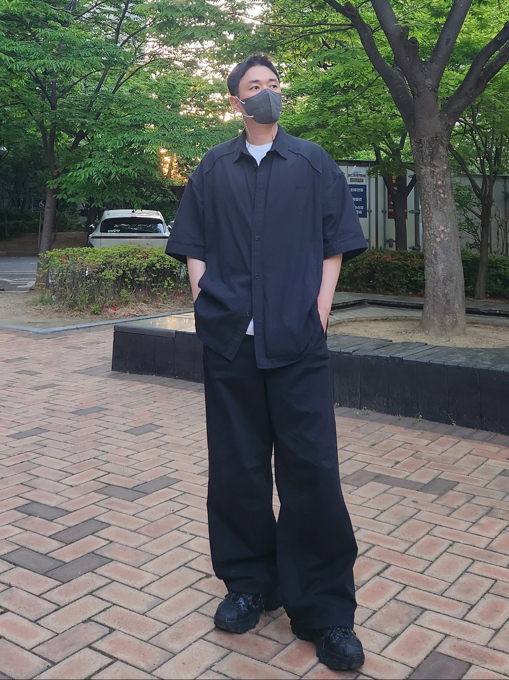 Juun.J Seersucker Hidden Pocket Piping Overfit Short Sleeve Shirt Black - 25SS 착용 스타일 - 1