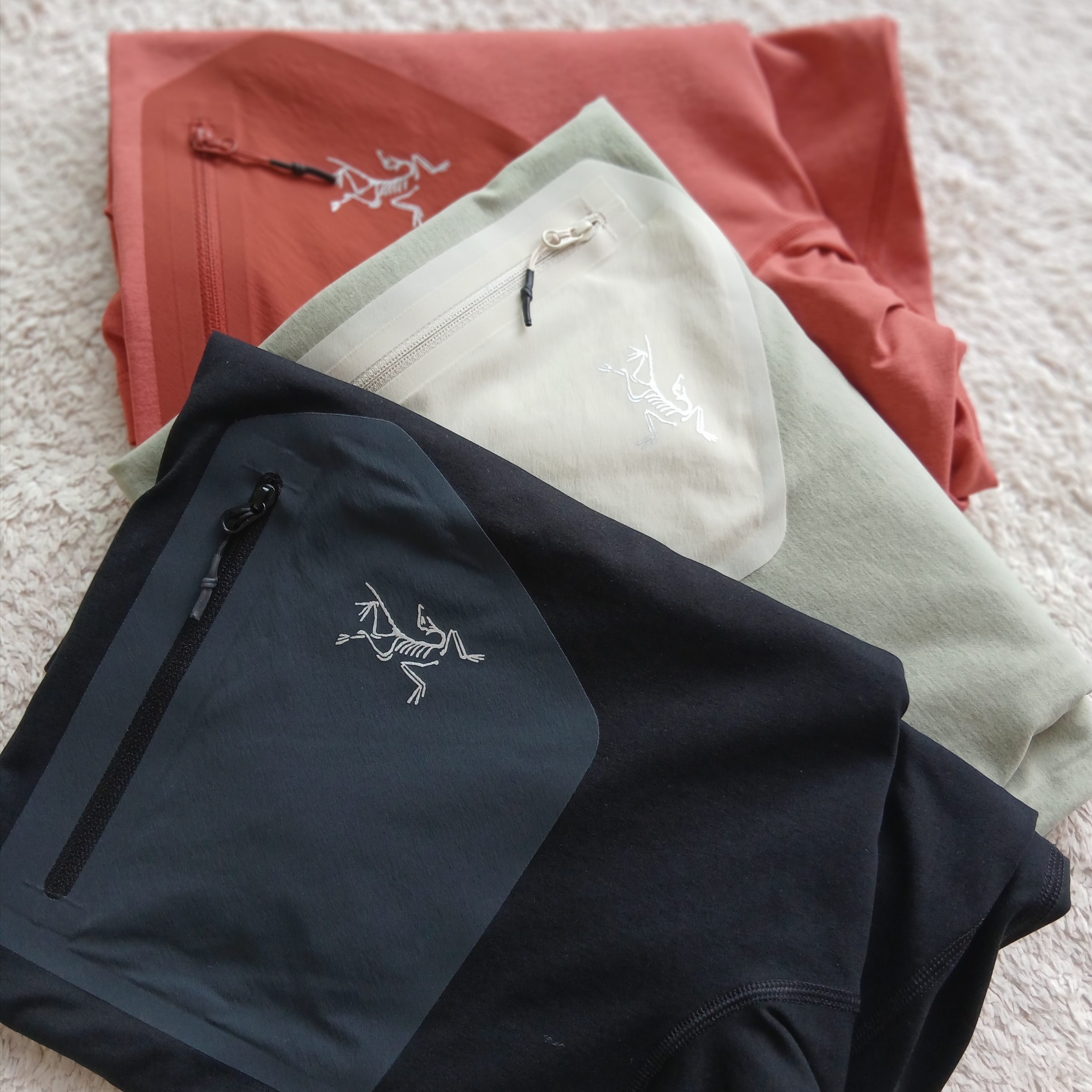 Arc'teryx Konseal Pocket SS T-Shirt Stone Red Dk Stone, Arc'teryx Konseal Pocket SS T-Shirt Habitat 착용 스타일 - 2