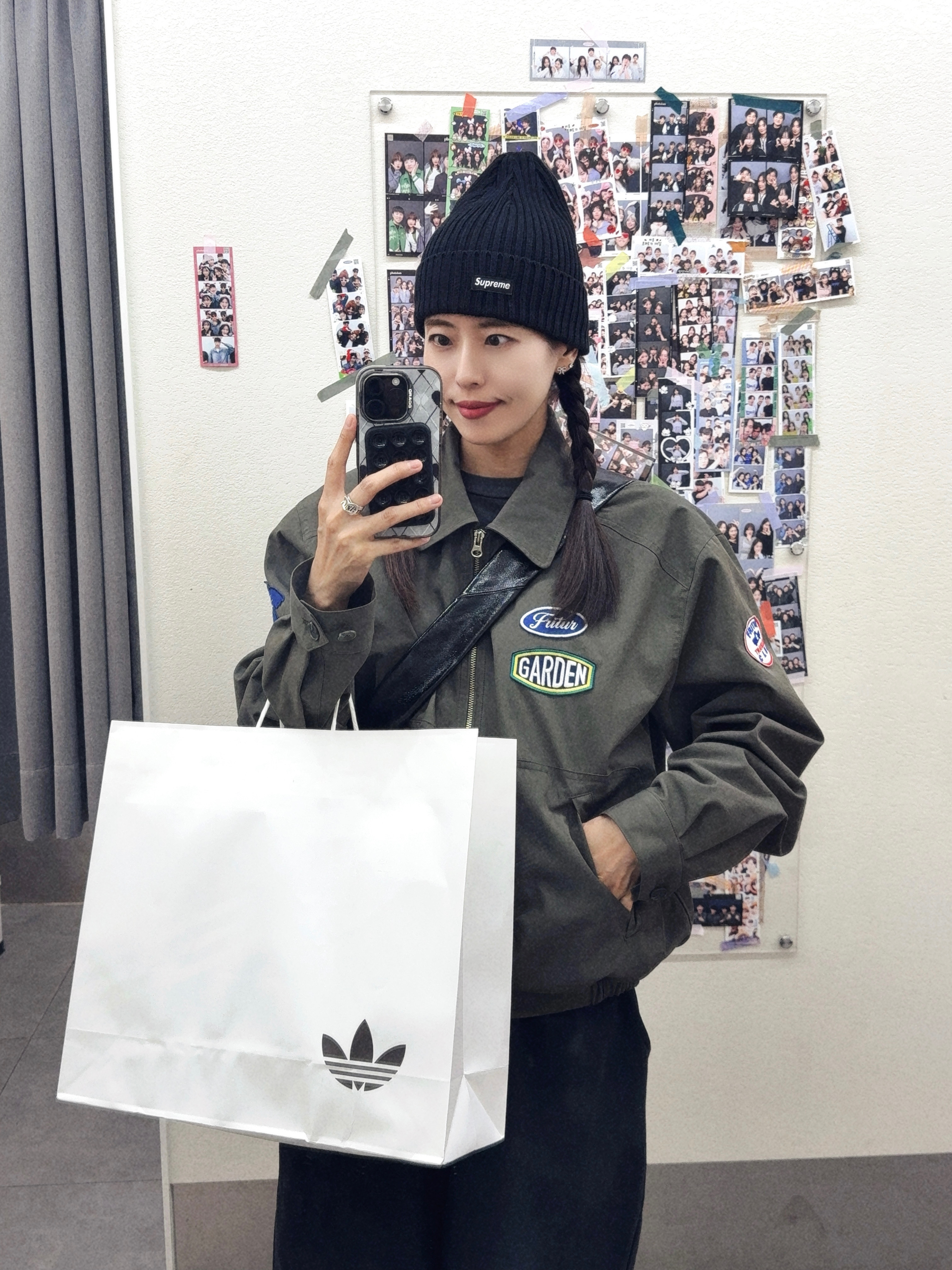 Supreme Overdyed Beanie Black, GARGG MAGSAFE LAYERS FRAME CASE CLEAR BLACK - TEXTURED HEART 착용 스타일 - 2
