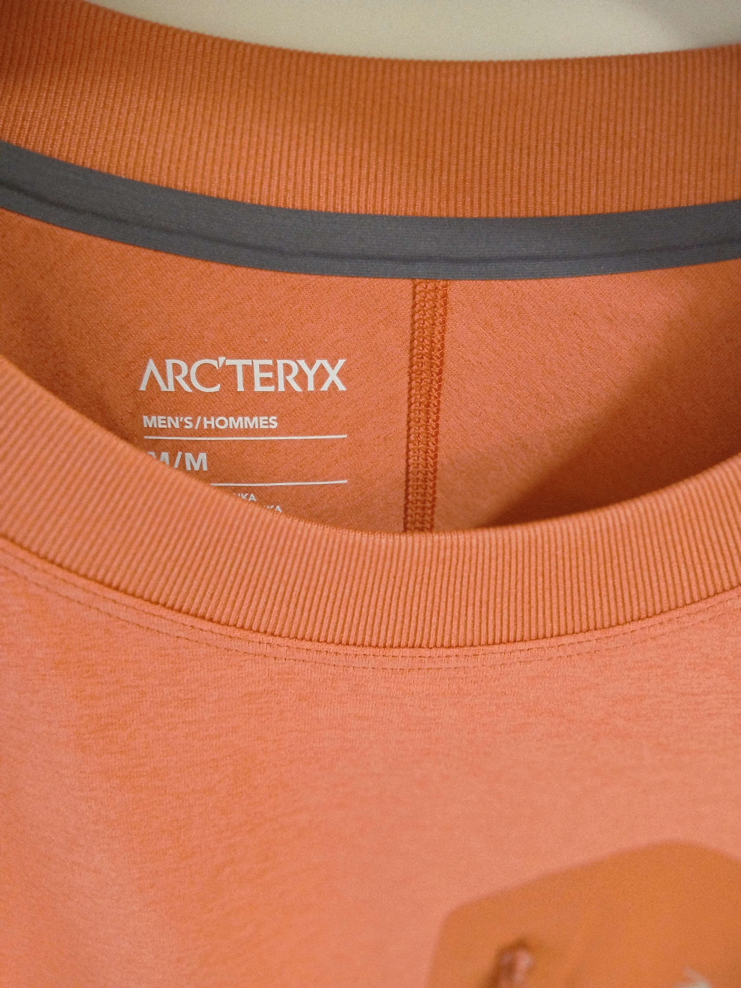Arc'teryx Konseal Pocket SS T-Shirt Stone Red Dk Stone 착용 스타일 - 3