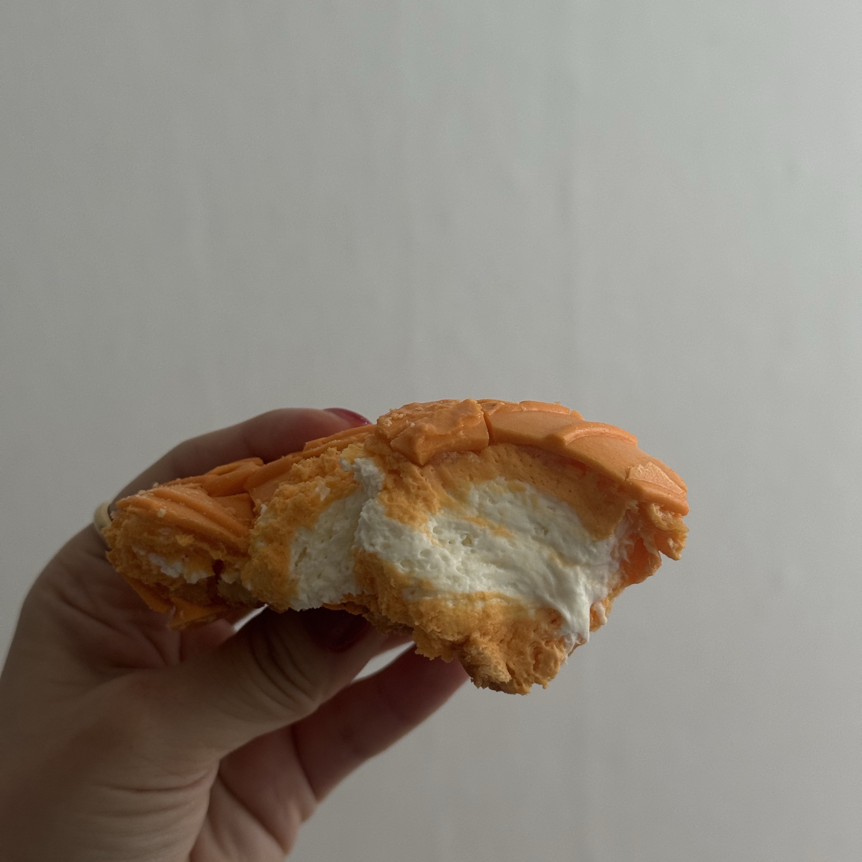 [KREAM 단독] CREAMY Yellow Cheese Mochi Puyo & Choux 5-Piece Set 착용 스타일 - 1