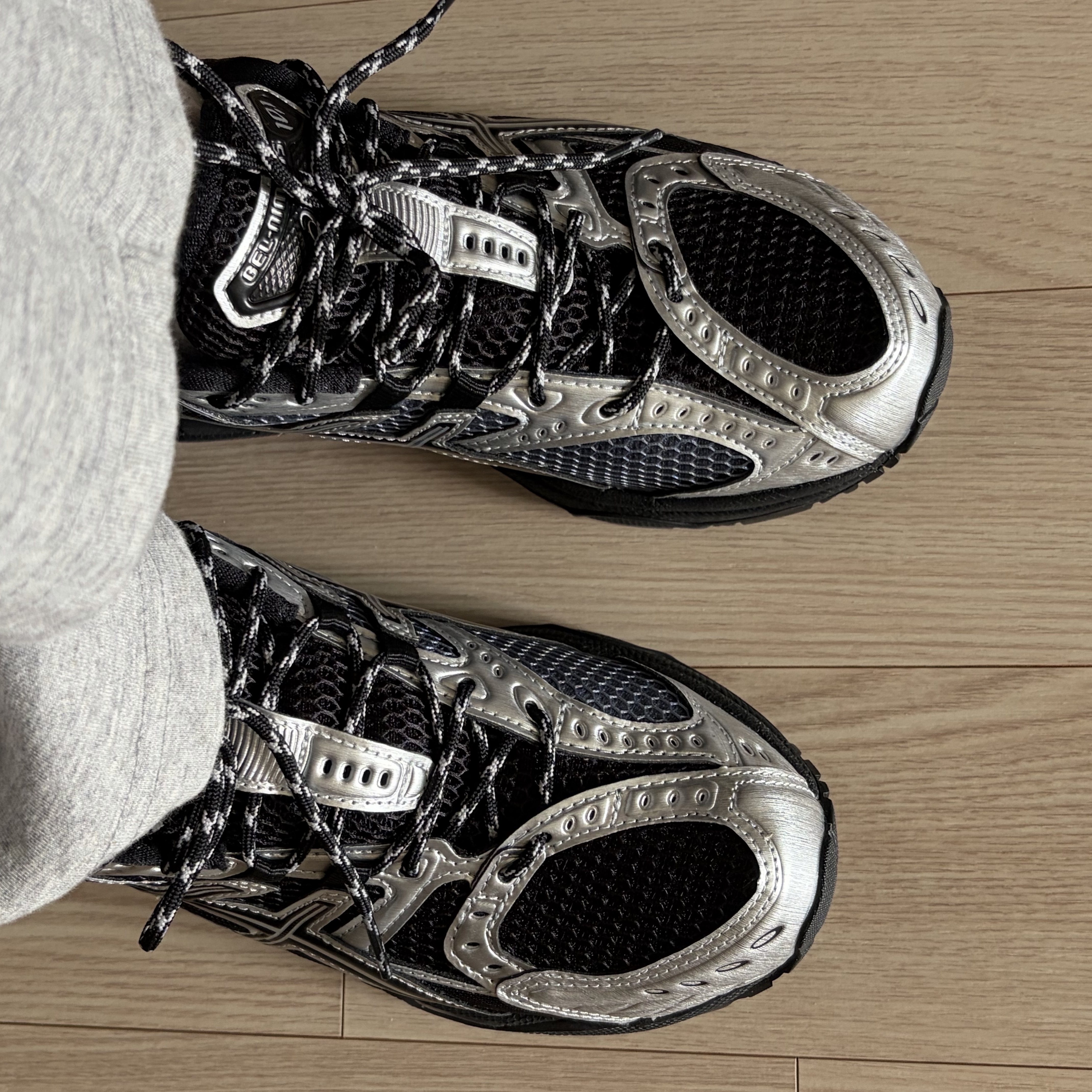 Asics Gel-Nimbus 10.1 Black Pure Silver - Korea Exclusive 착용 스타일 - 1