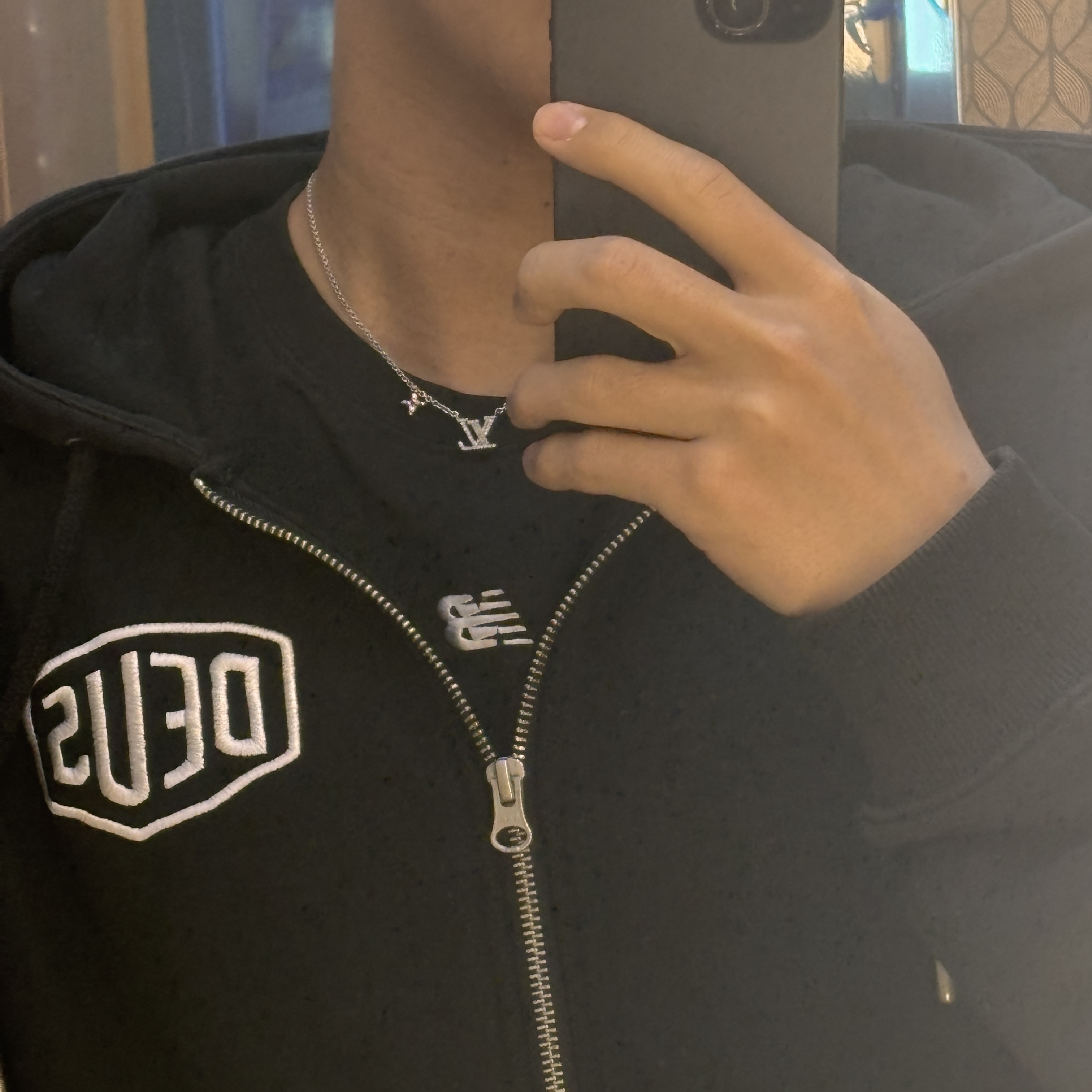 Deus Ex Machina College Address Hoodie Zip Up Black, (W) Louis Vuitton LV Iconic Necklace Palladium 착용 스타일