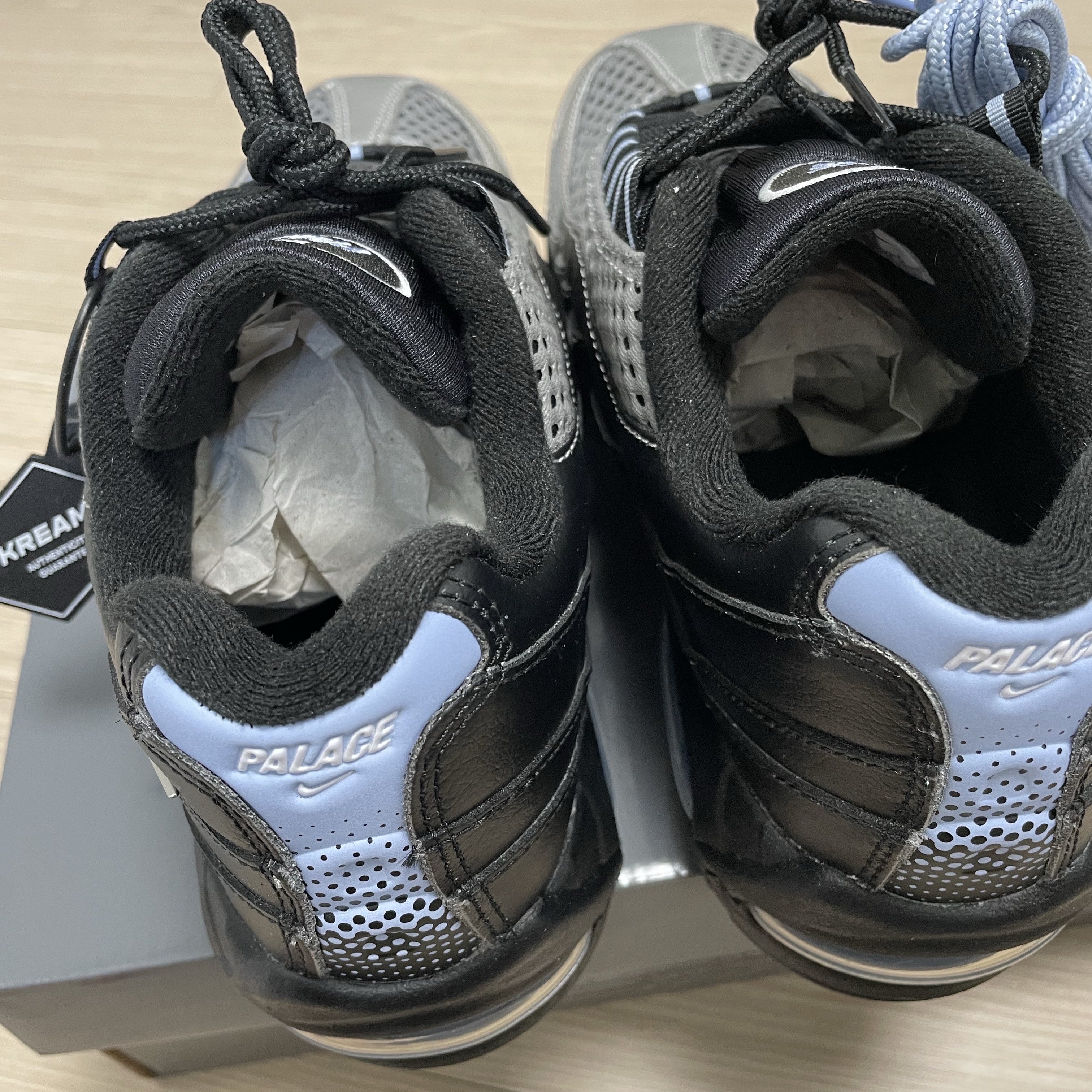 Nike x Palace Air Max 95 Metallic Silver Aluminum 착용 스타일 - 2