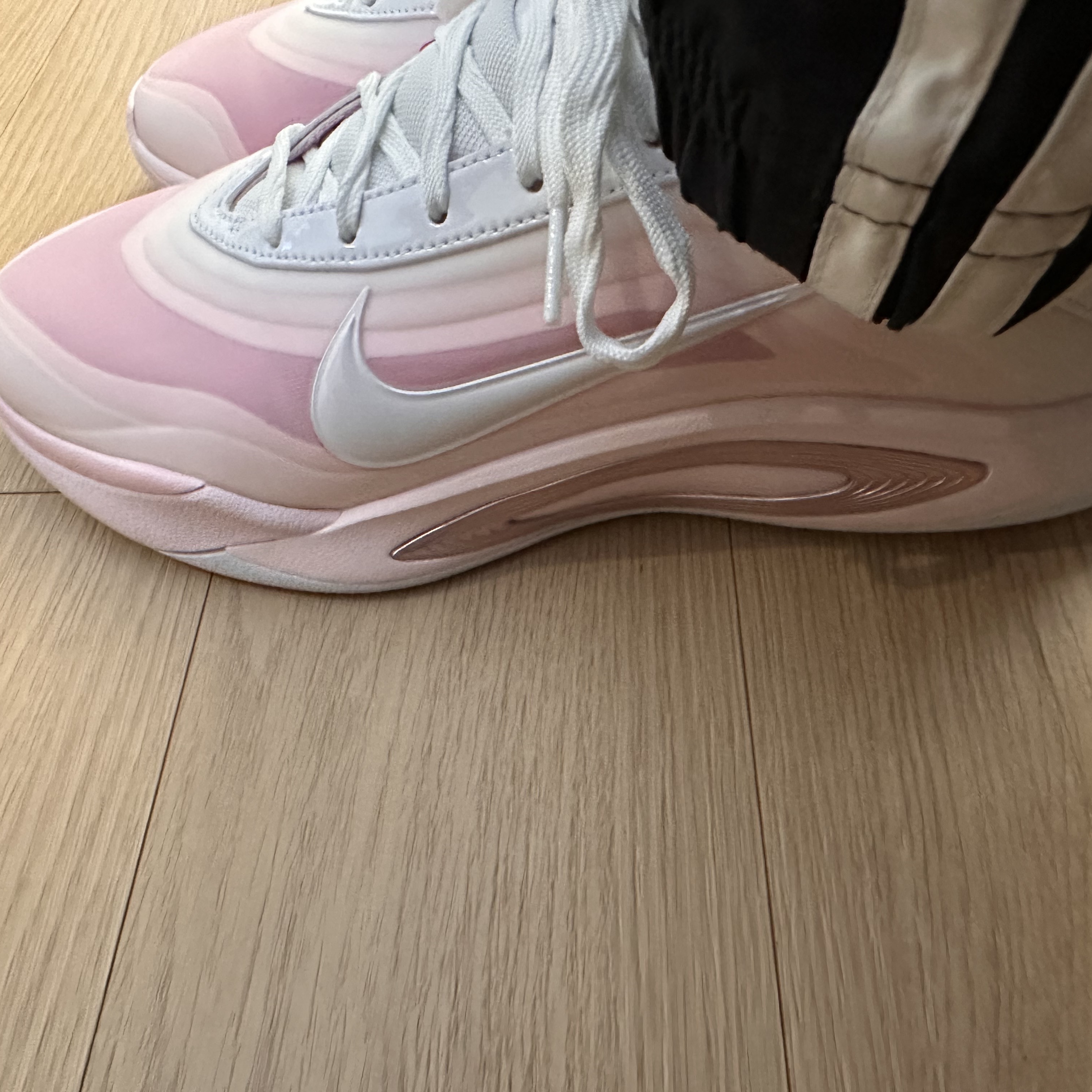 Nike A'One Birthday Cake EP White Prism Pink 착용 스타일 - 1
