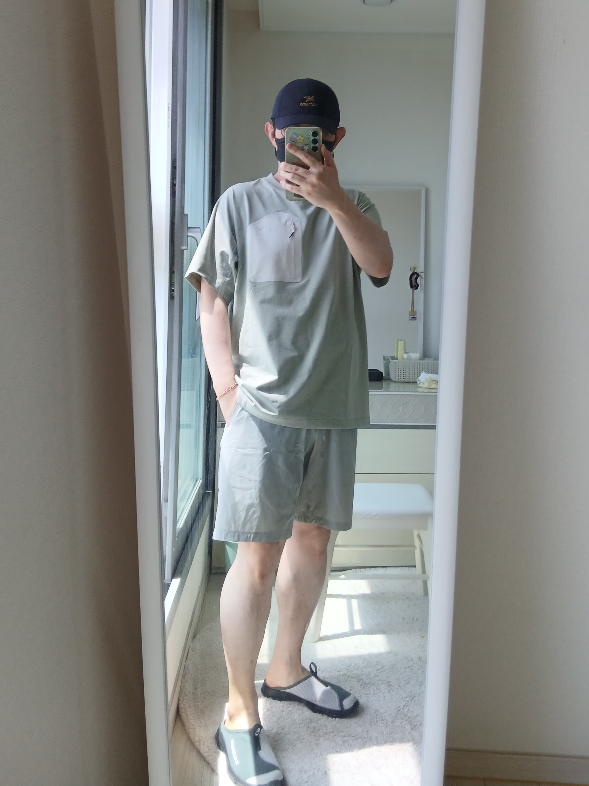Arc'teryx Bird Word Cap 24K Black, Arc'teryx Incendo Short 9 Inch Habitat 착용 스타일 - 1