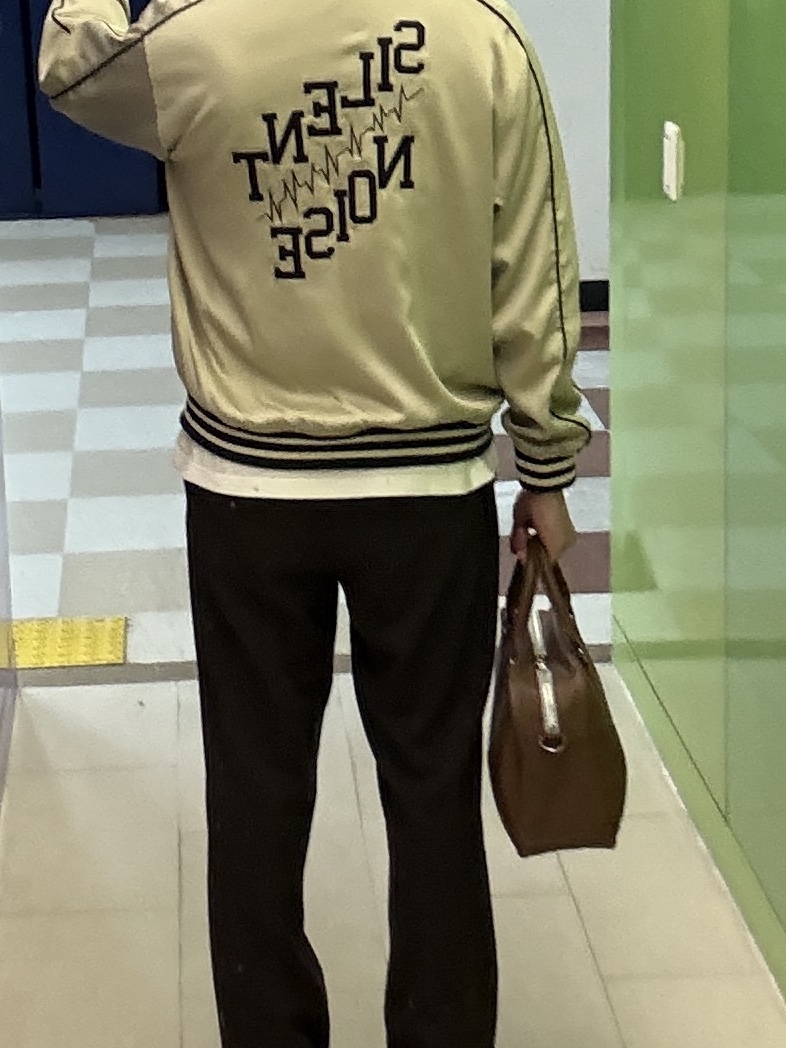 GU x Undercover Satin Rib Blouson Beige, Adidas Airliner2 Tote Bag Brown 착용 스타일