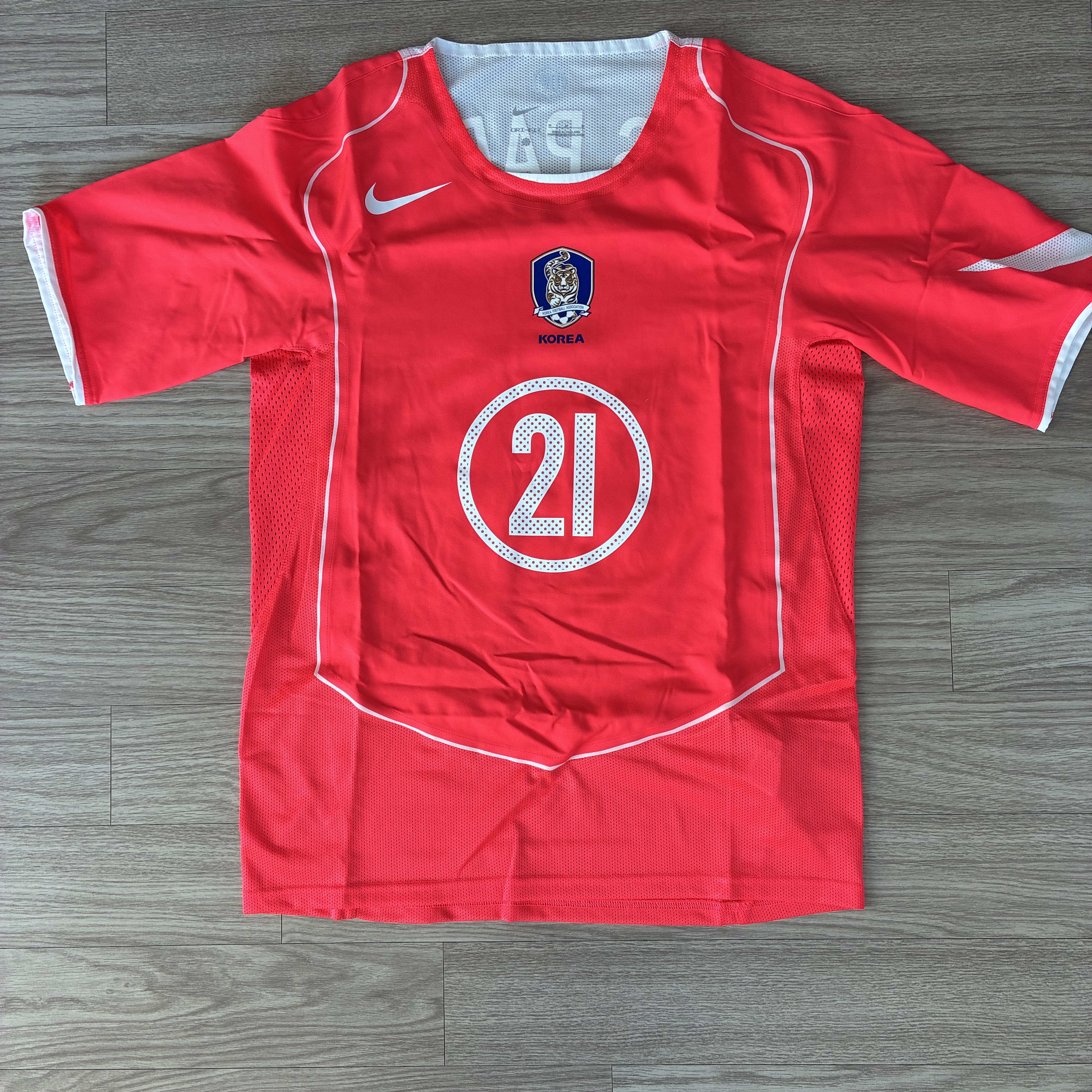 Nike Park Ji-Sung South Korea 2004 Total 90 Reissue Soccer Replica Jersey (Marking Ver.) 착용 스타일 - 4