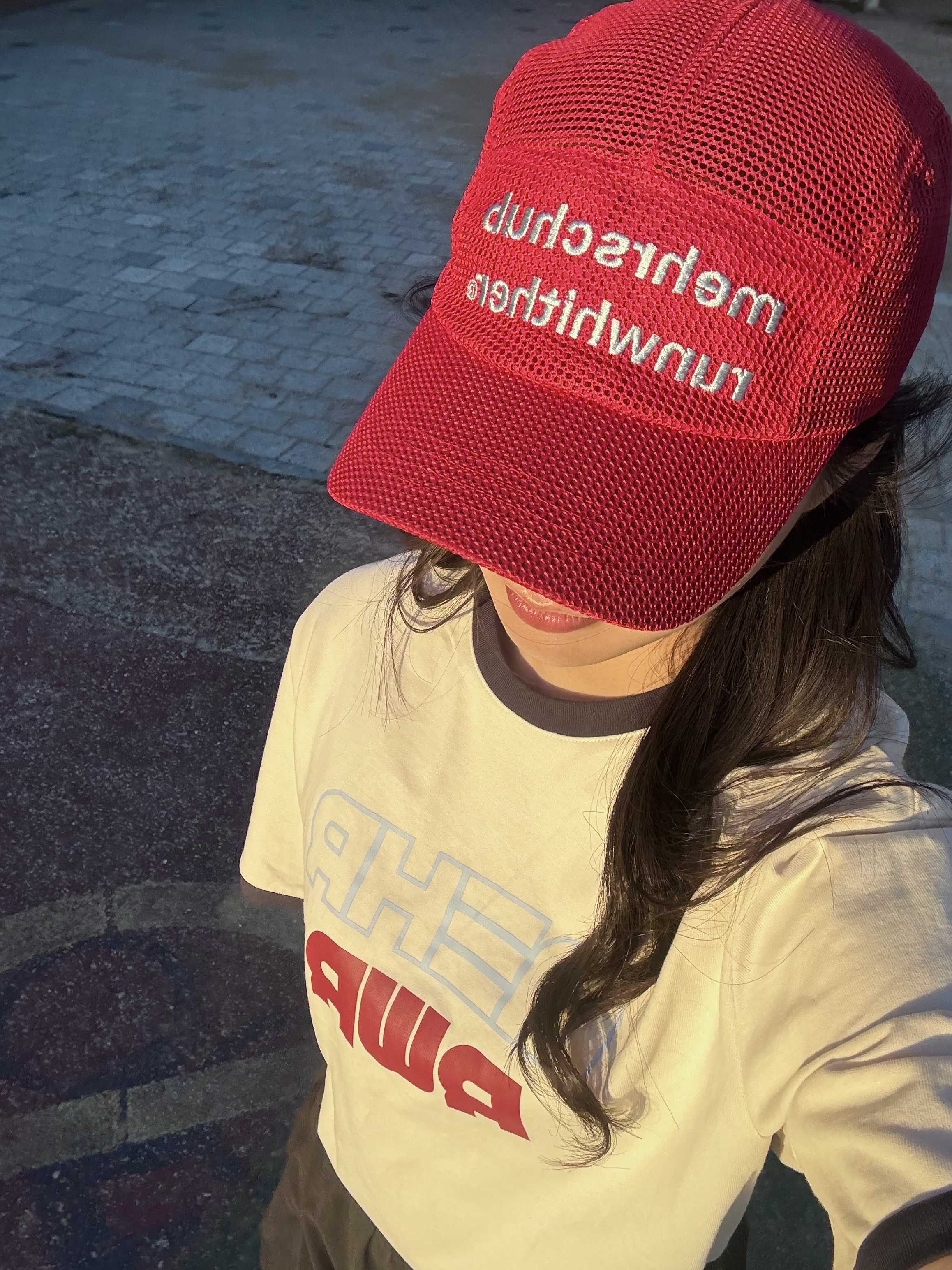 [KREAM 단독] RWR x MEHR Ringer T-Shirt Cream, [KREAM 단독] RWR x MEHR Mesh Cap Red 착용 스타일 - 5