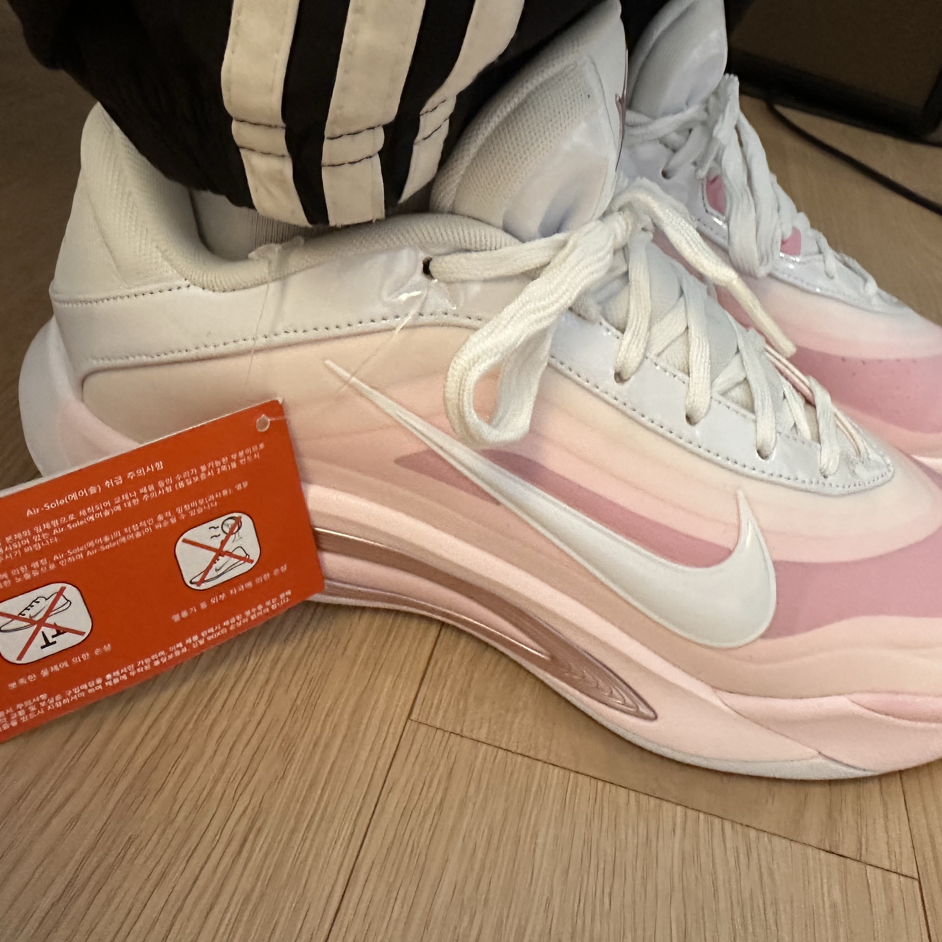 Nike A'One Birthday Cake EP White Prism Pink 착용 스타일 - 3