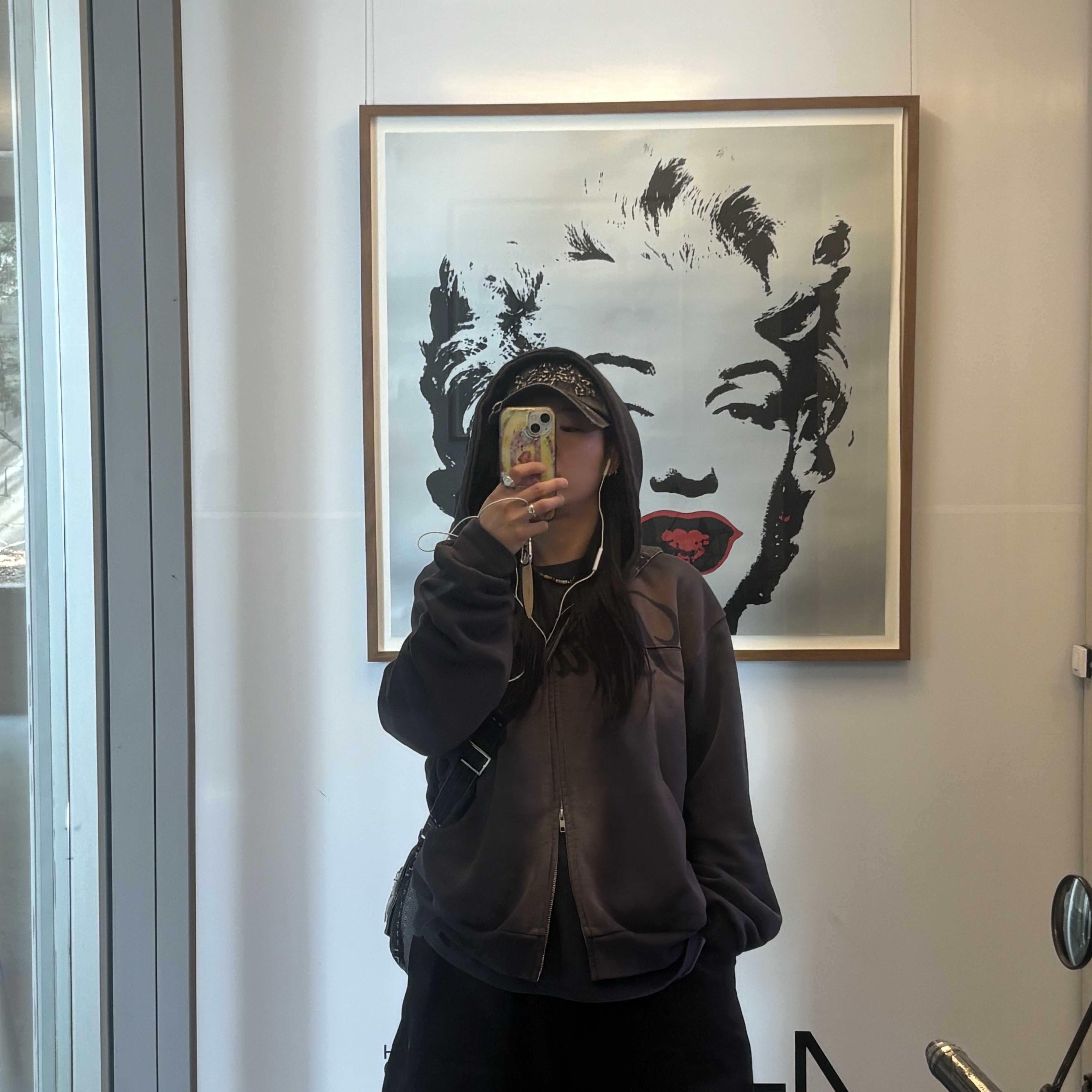 Bsrabbit Washed Zip-Up Hoodie Navy 착용 스타일