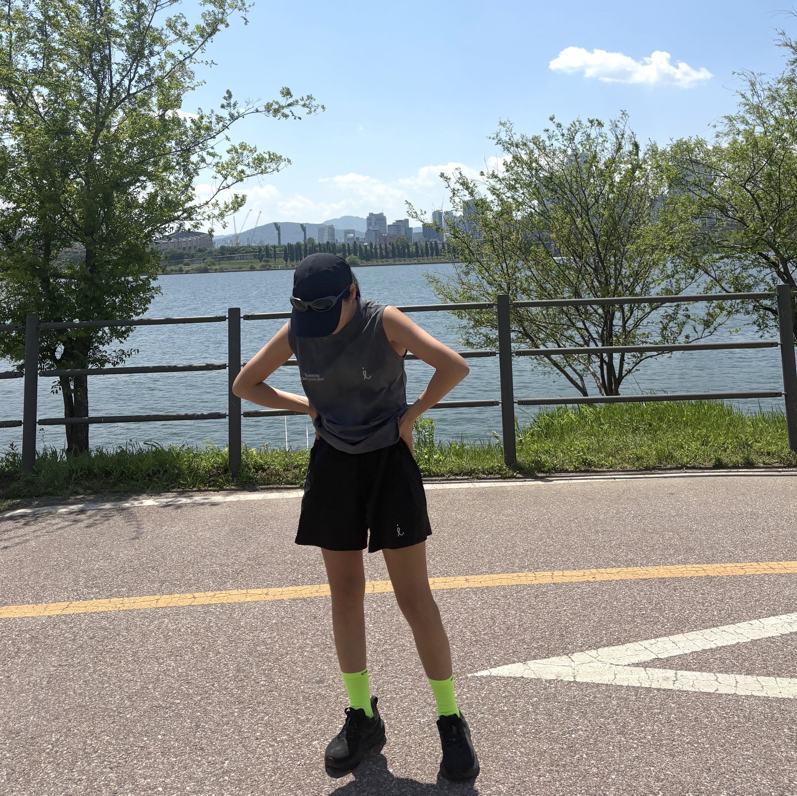 lainlame Tie-Dye Sleeveless Grey, lainlame Side-Mesh Short Running Pants Black 착용 스타일