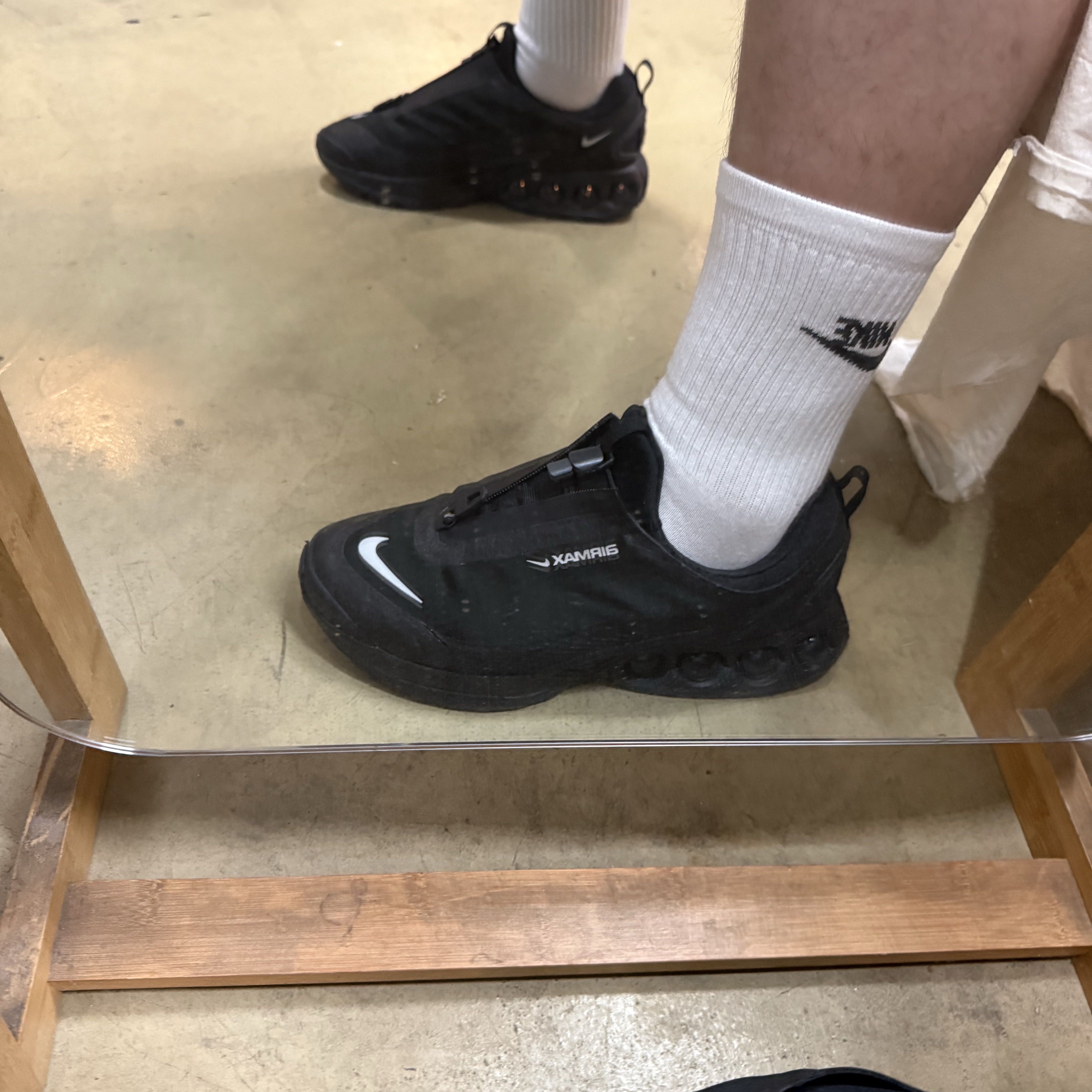 Nike Air Max Dn Roam Black Metallic Silver 착용 스타일
