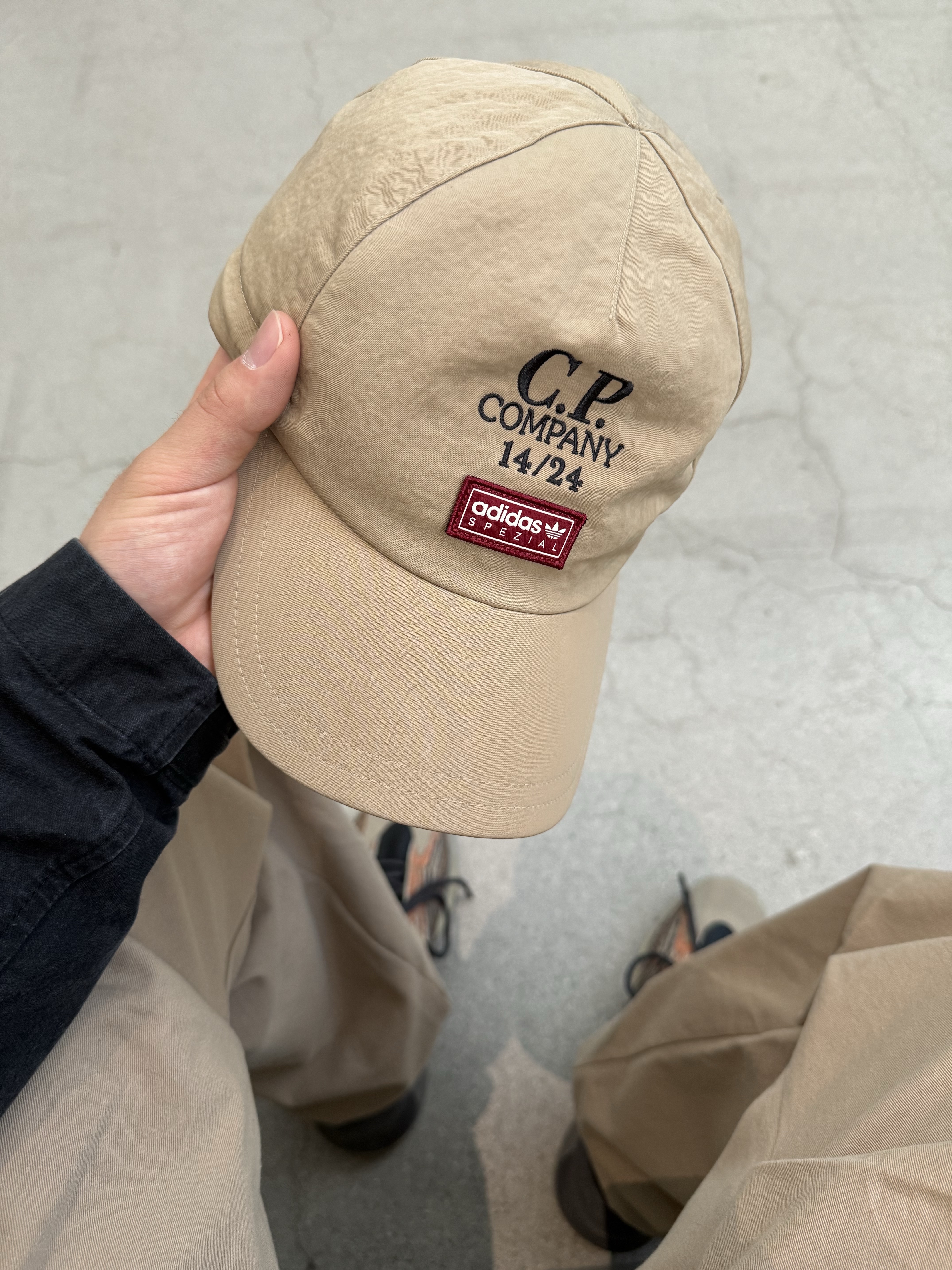 Adidas x C.P. Company Spezial Cap Hemp, Supreme x Stone Island Camp Cap Black - 23FW 착용 스타일 - 1