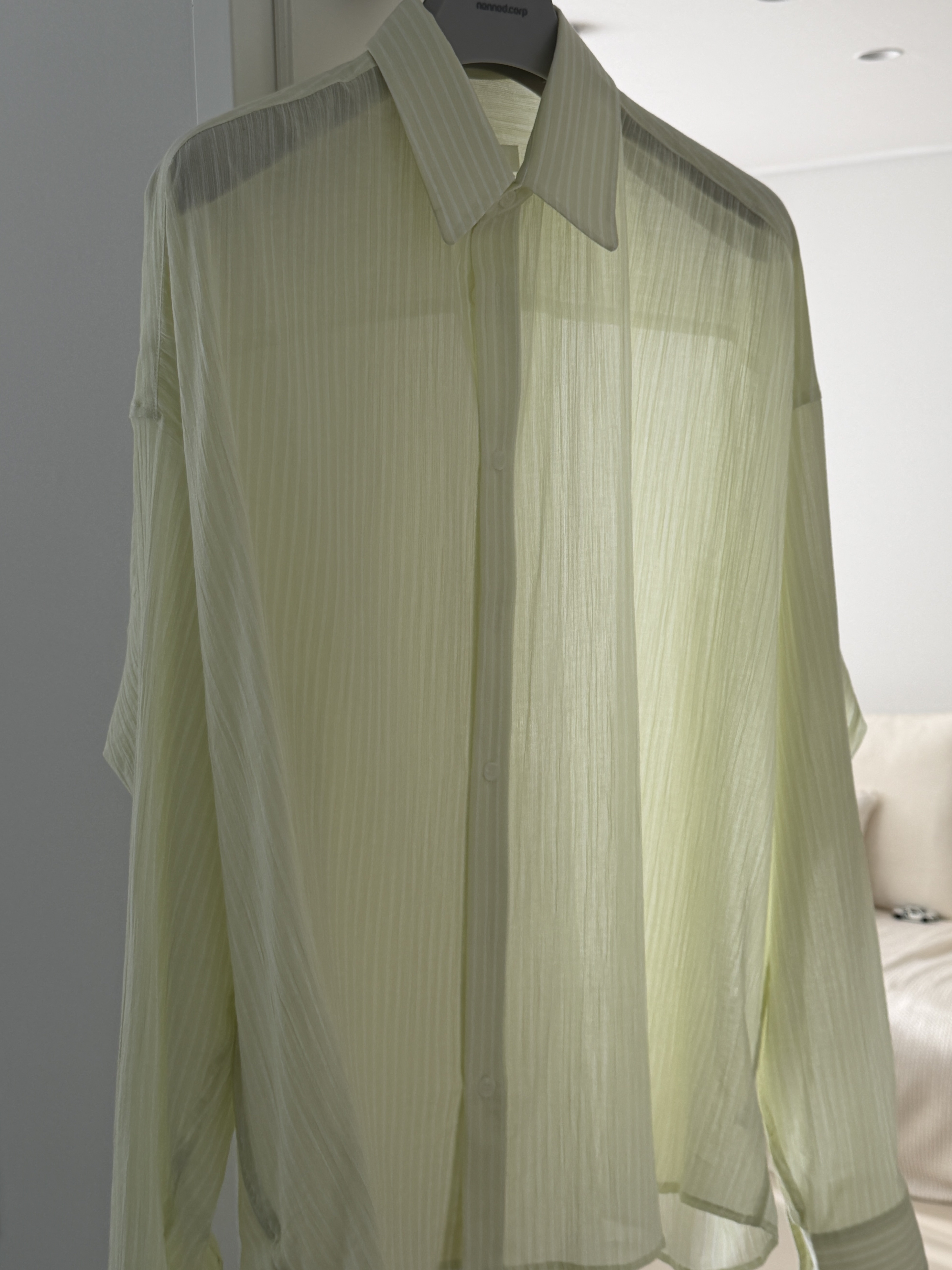 Nonnod Flexible String Pleats Shirt Yellow Stripe, Nonnod Side Cargo Shorts Beige 착용 스타일 - 7