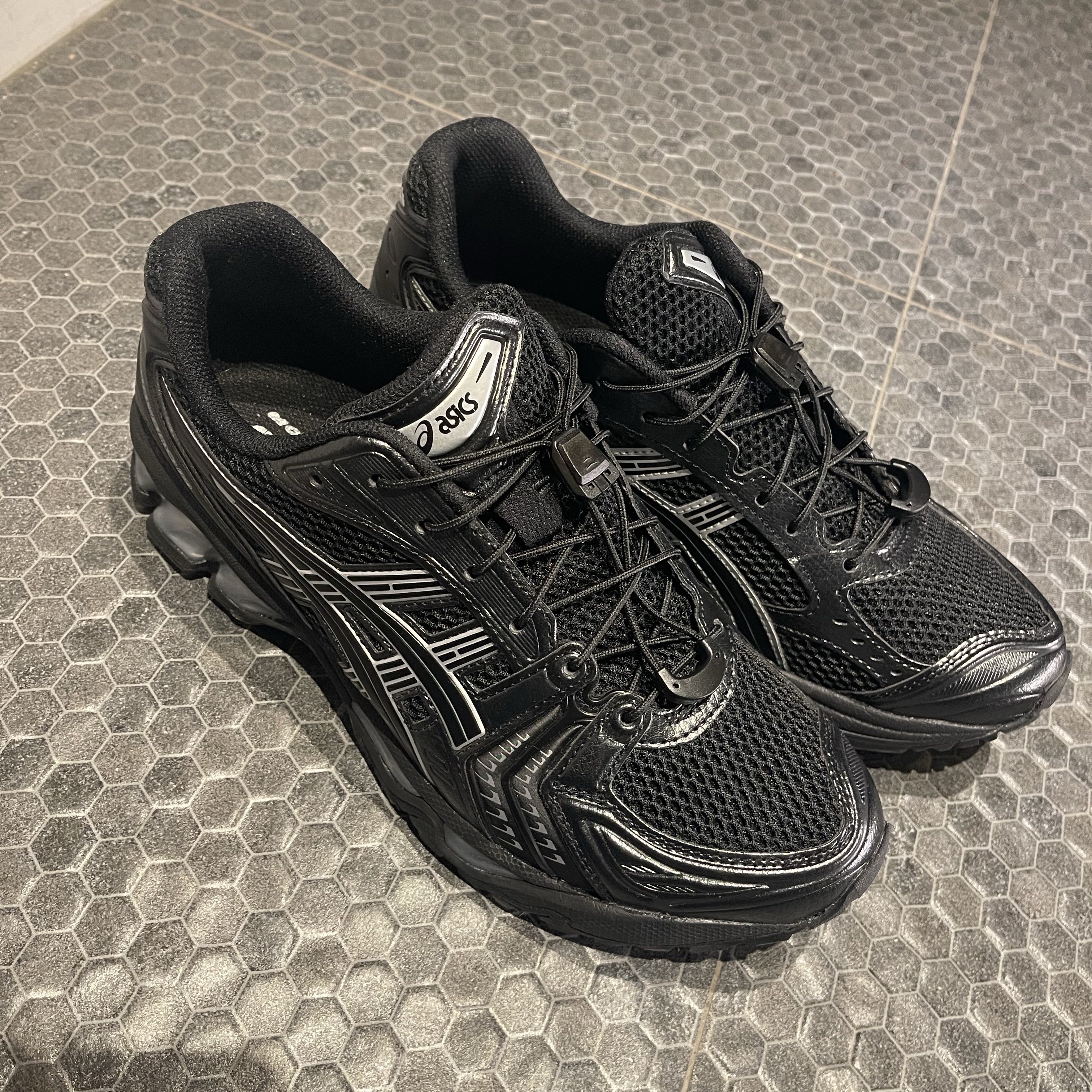 Asics Unlimited Gel-Kayano 14 Carrier Grey Black, Asics Gel-Kayano 14 Black Pure Silver 착용 스타일 - 3