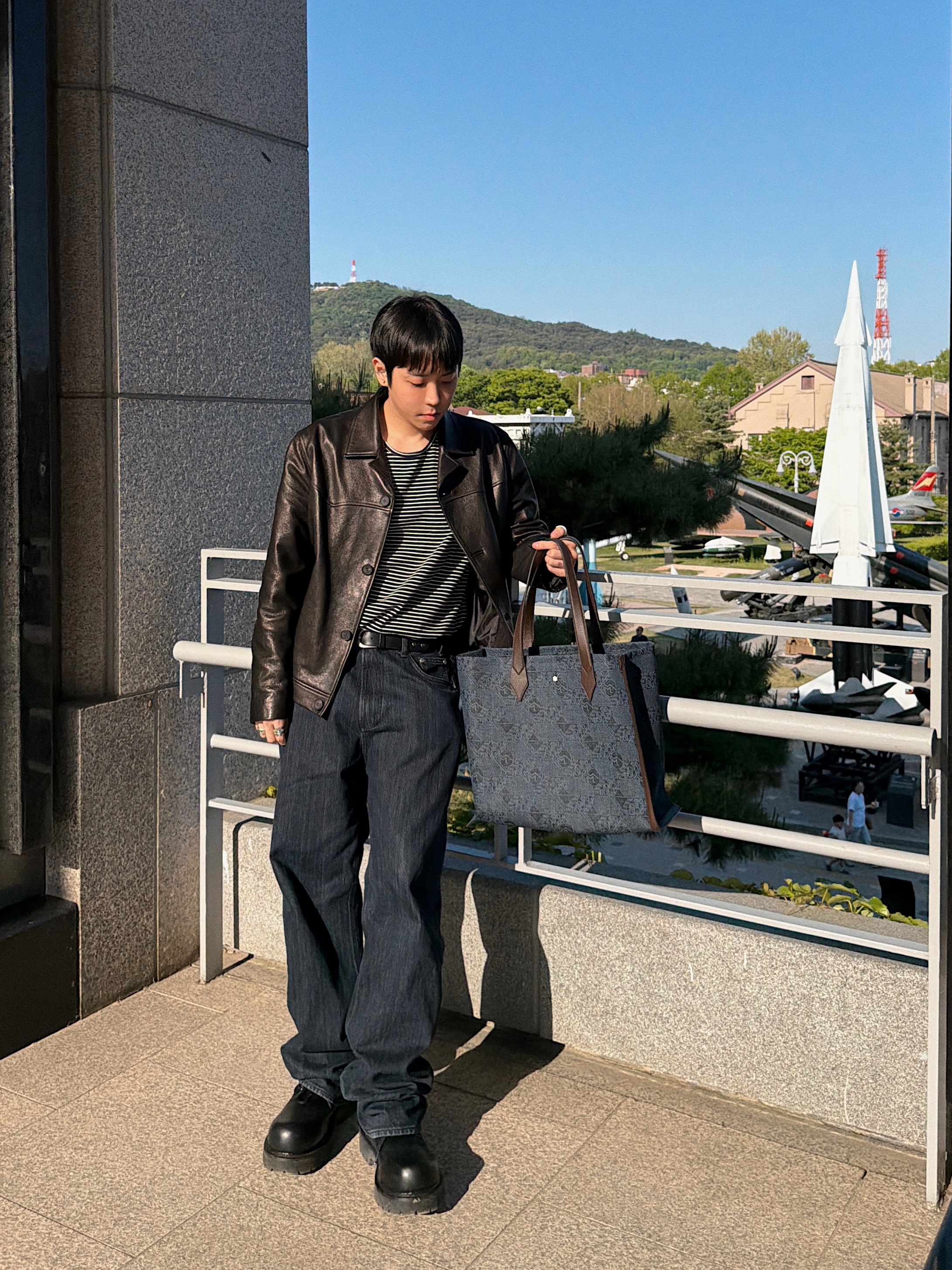 LOSTGARDEN Phantom, STU Lambskin Button Leather Jacket In Black 착용 스타일 - 3