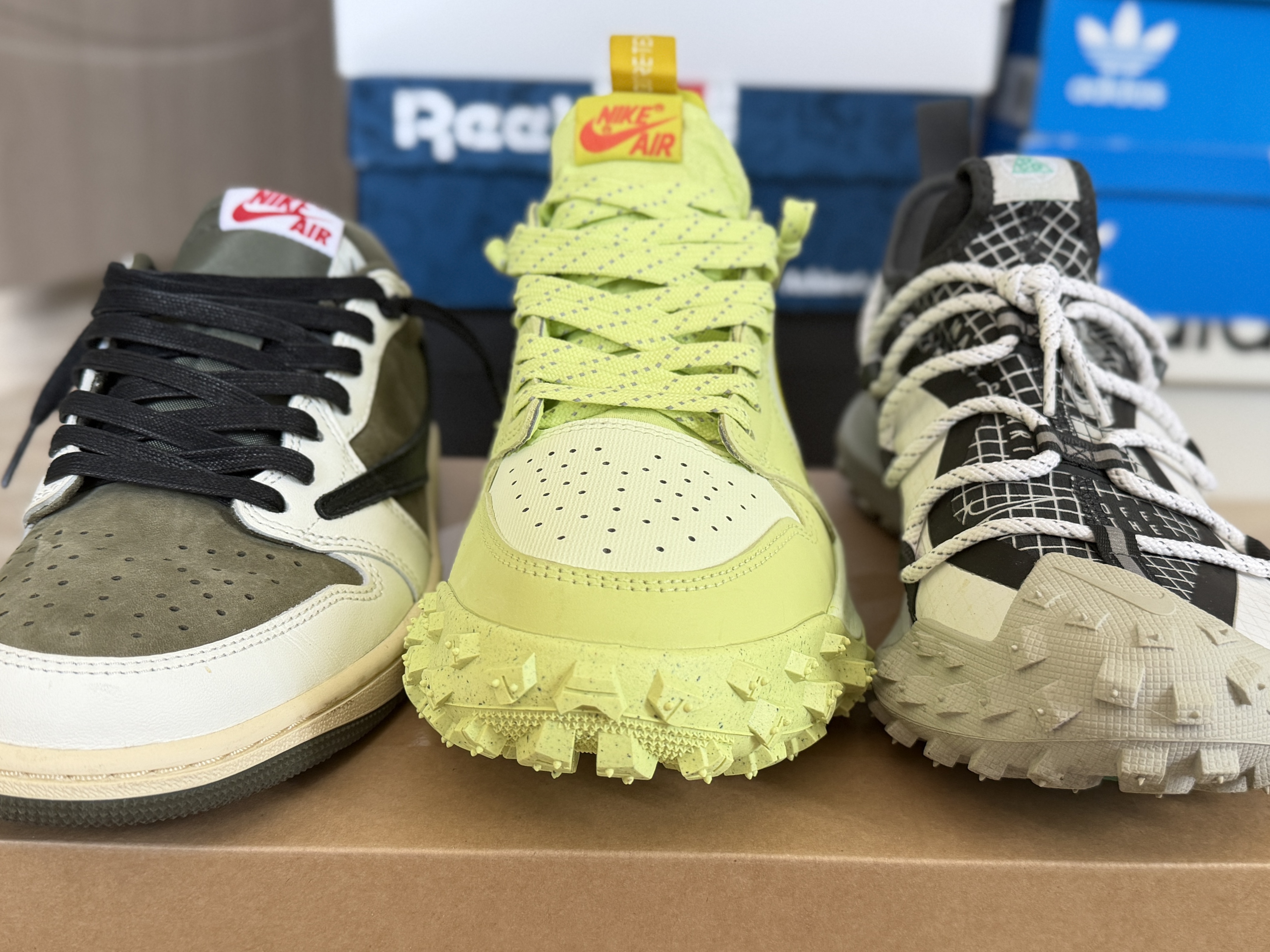 Jordan 1 Low Element Gore-Tex Light Lemon Twist Life Lime 착용 스타일 - 2