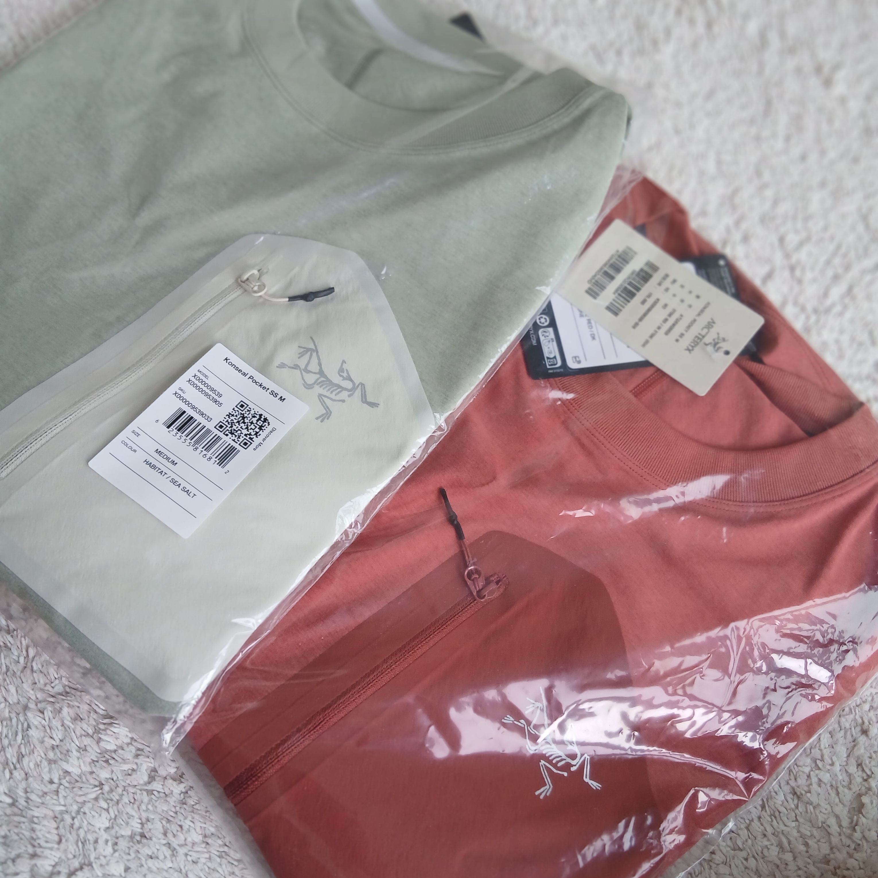 Arc'teryx Konseal Pocket SS T-Shirt Stone Red Dk Stone, Arc'teryx Konseal Pocket SS T-Shirt Habitat 착용 스타일 - 3