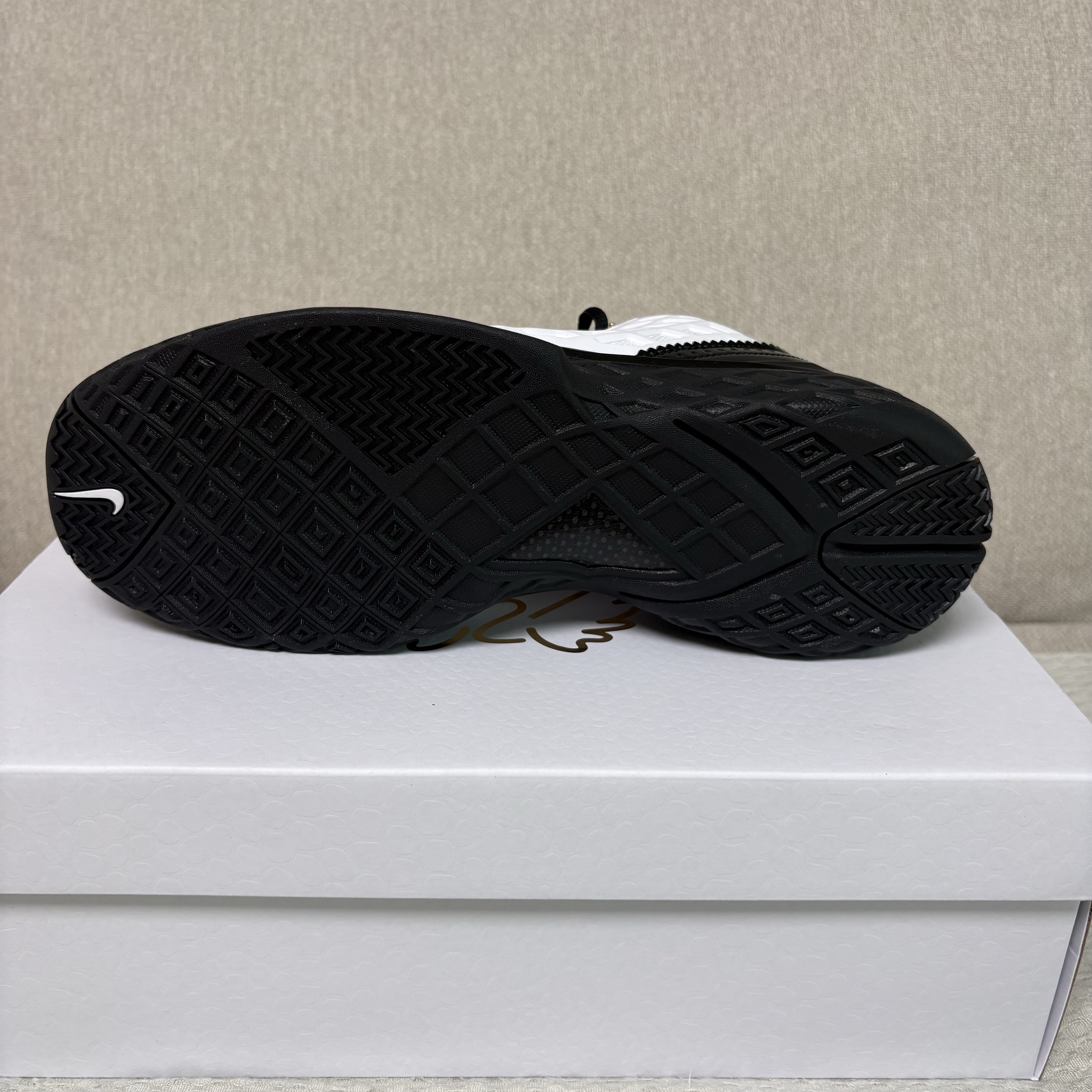 Nike Kobe 3 Low Protro White Metallic Gold 착용 스타일 - 4