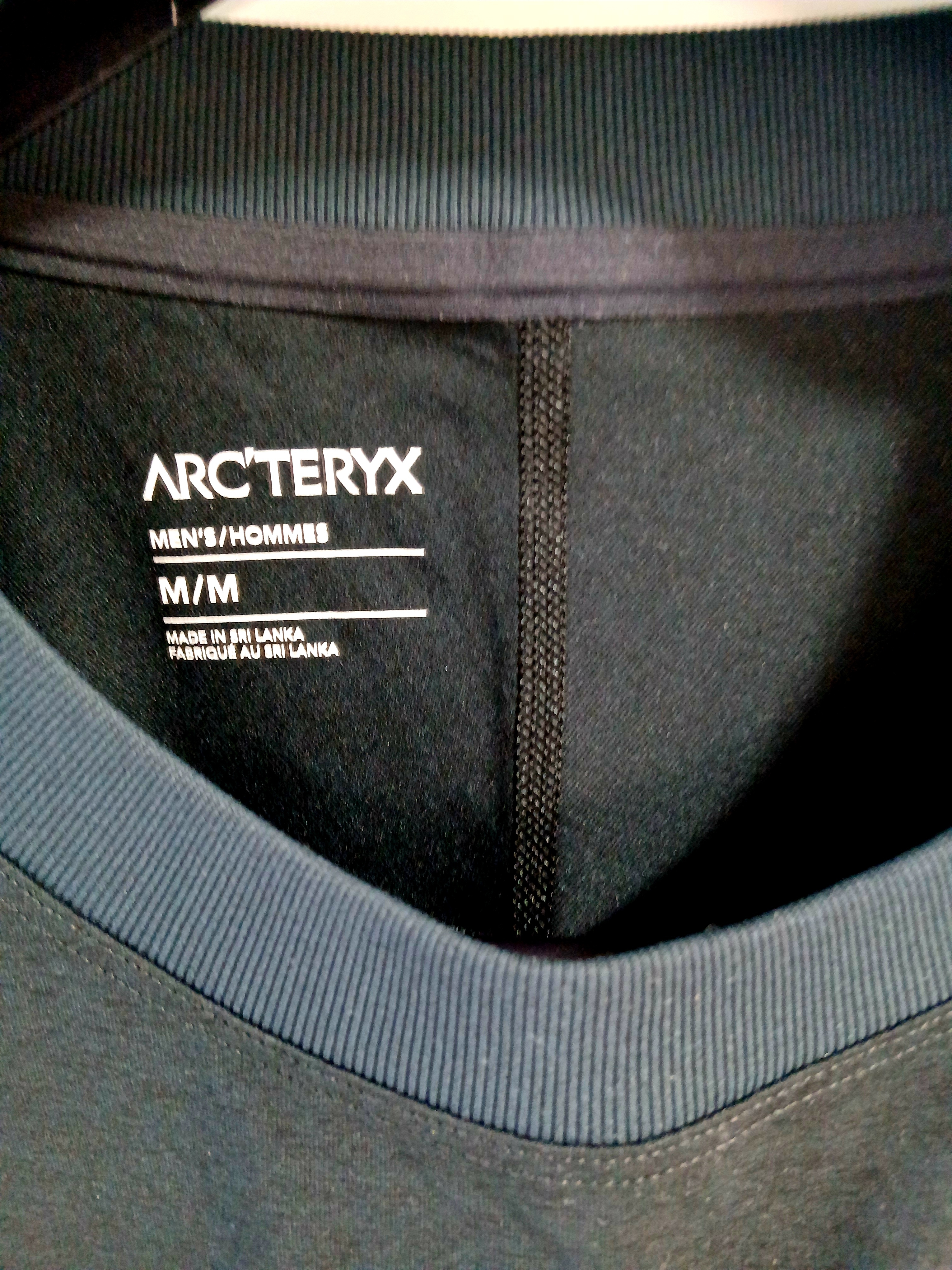 Arc'teryx Konseal Pocket T-Shirt Black Grey, Arc'teryx Konseal Pocket SS T-Shirt Black Grey 착용 스타일 - 4