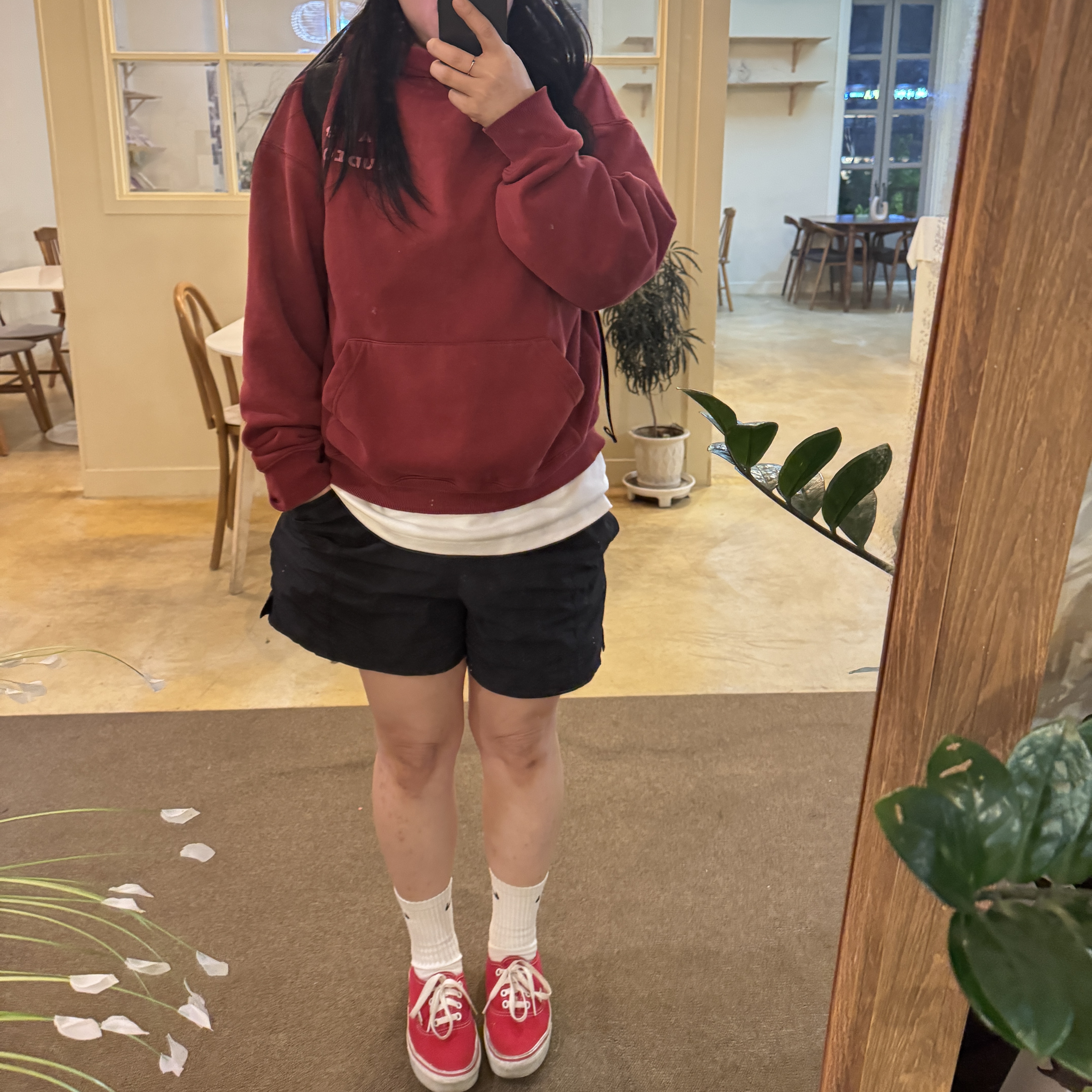 IAB Studio Hoodie Raspberry, Vans Authentic Red 착용 스타일