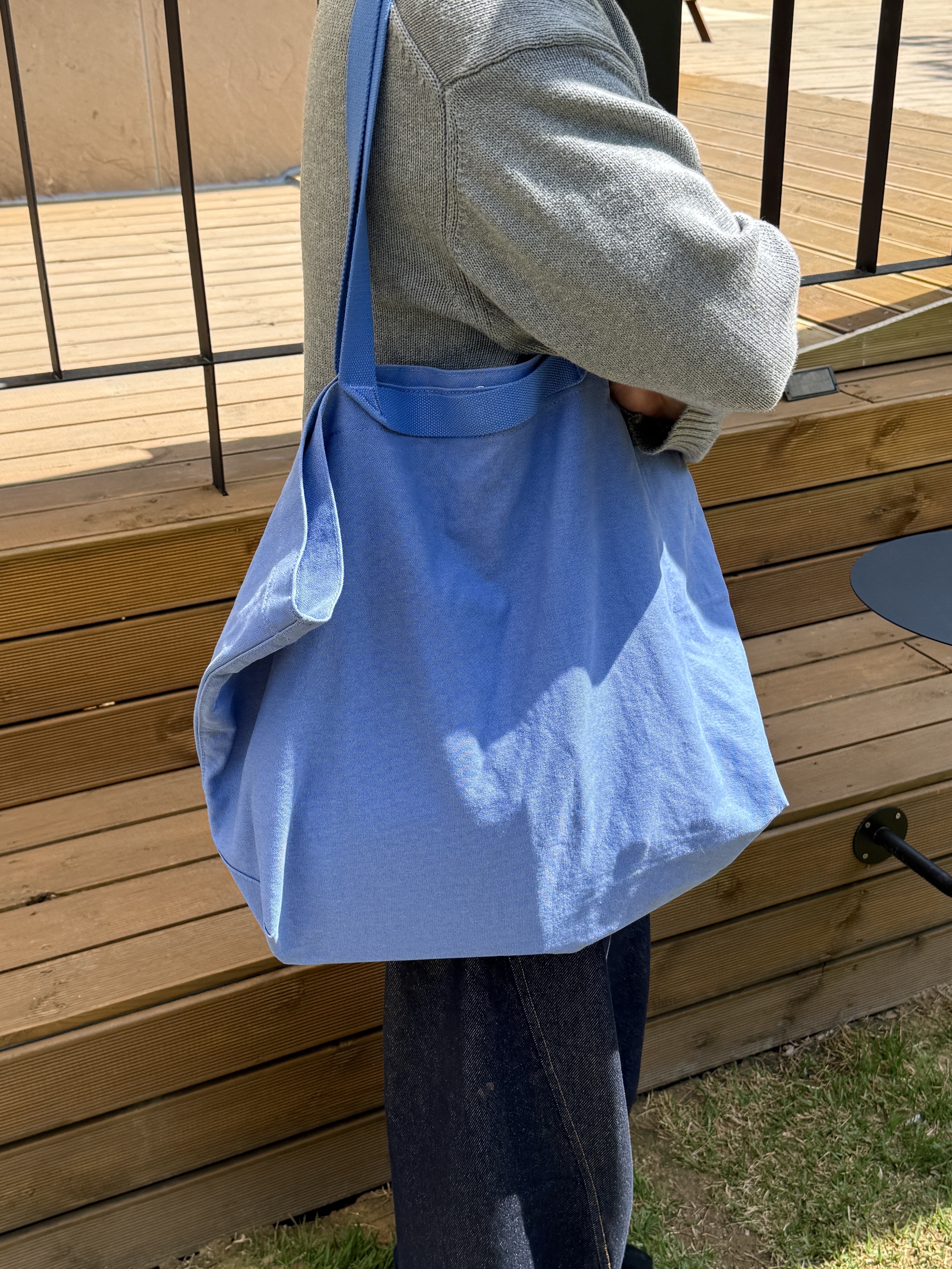 Millo Archive French Dyeing Tote Bag Pastel Blue, (W) MM6 Maison Margiela Classic Chain Ring Palladium 착용 스타일 - 5