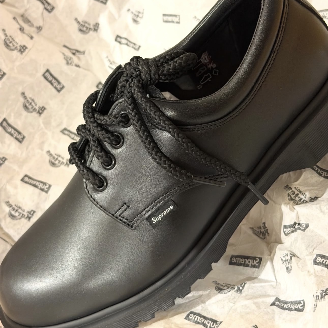 Dr. Martens x Supreme Postal Supreme 4-Eye Shoe Black - 26SS 착용 스타일