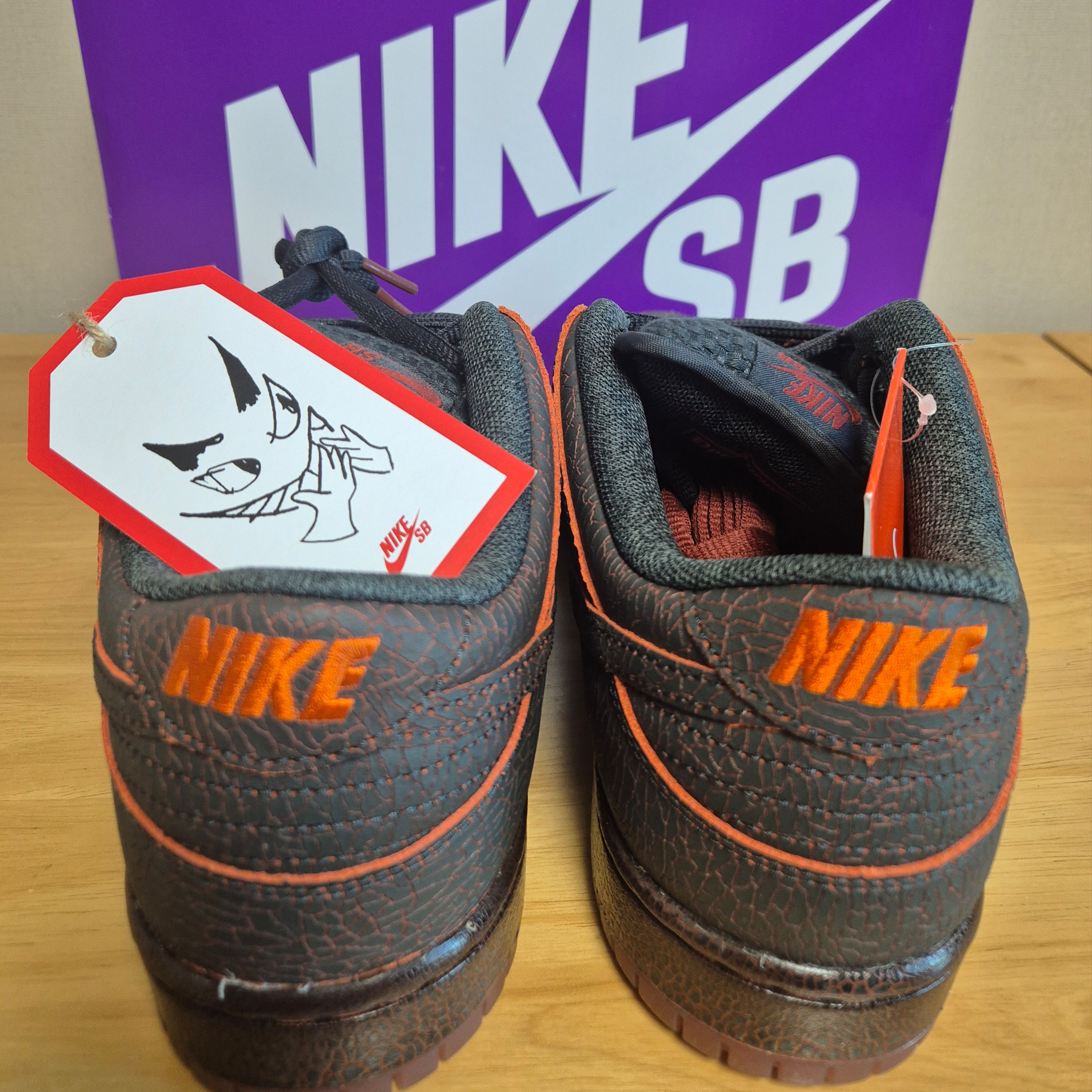 Nike SB Dunk Low Pro Premium Dark Smoke Grey and Black 착용 스타일 - 3