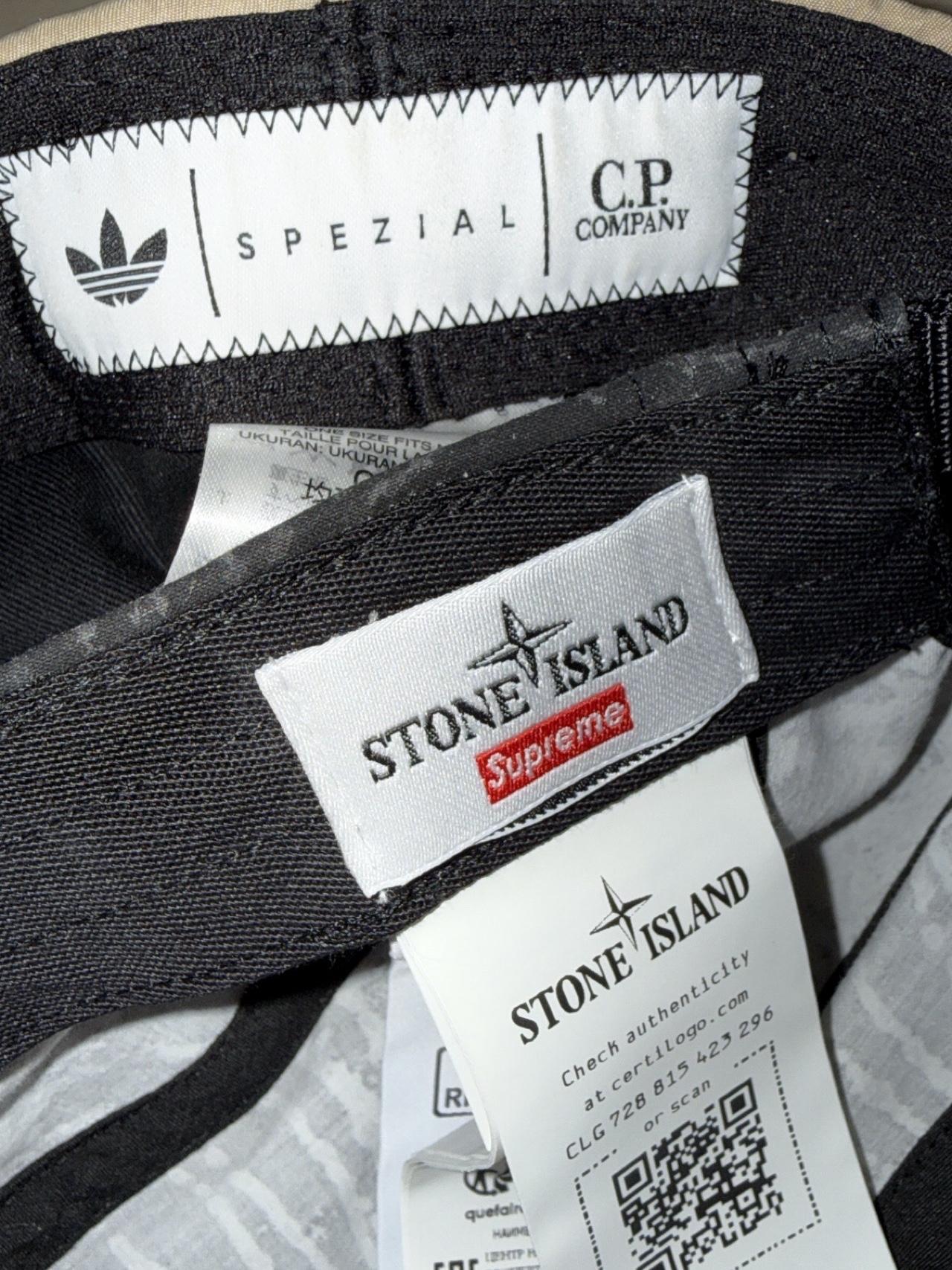 Adidas x C.P. Company Spezial Cap Hemp, Supreme x Stone Island Camp Cap Black - 23FW 착용 스타일 - 3