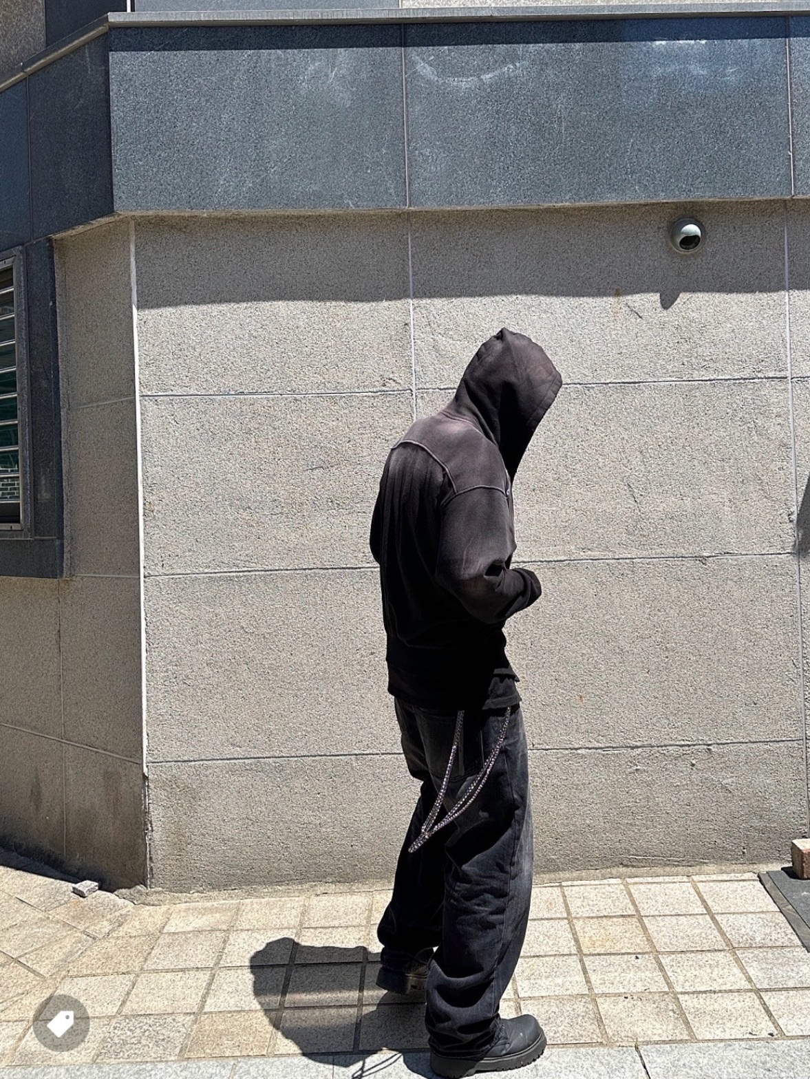 AX CONNECTION Engineered Oil Washed Wide Baggy Denim Pants Black 착용 스타일