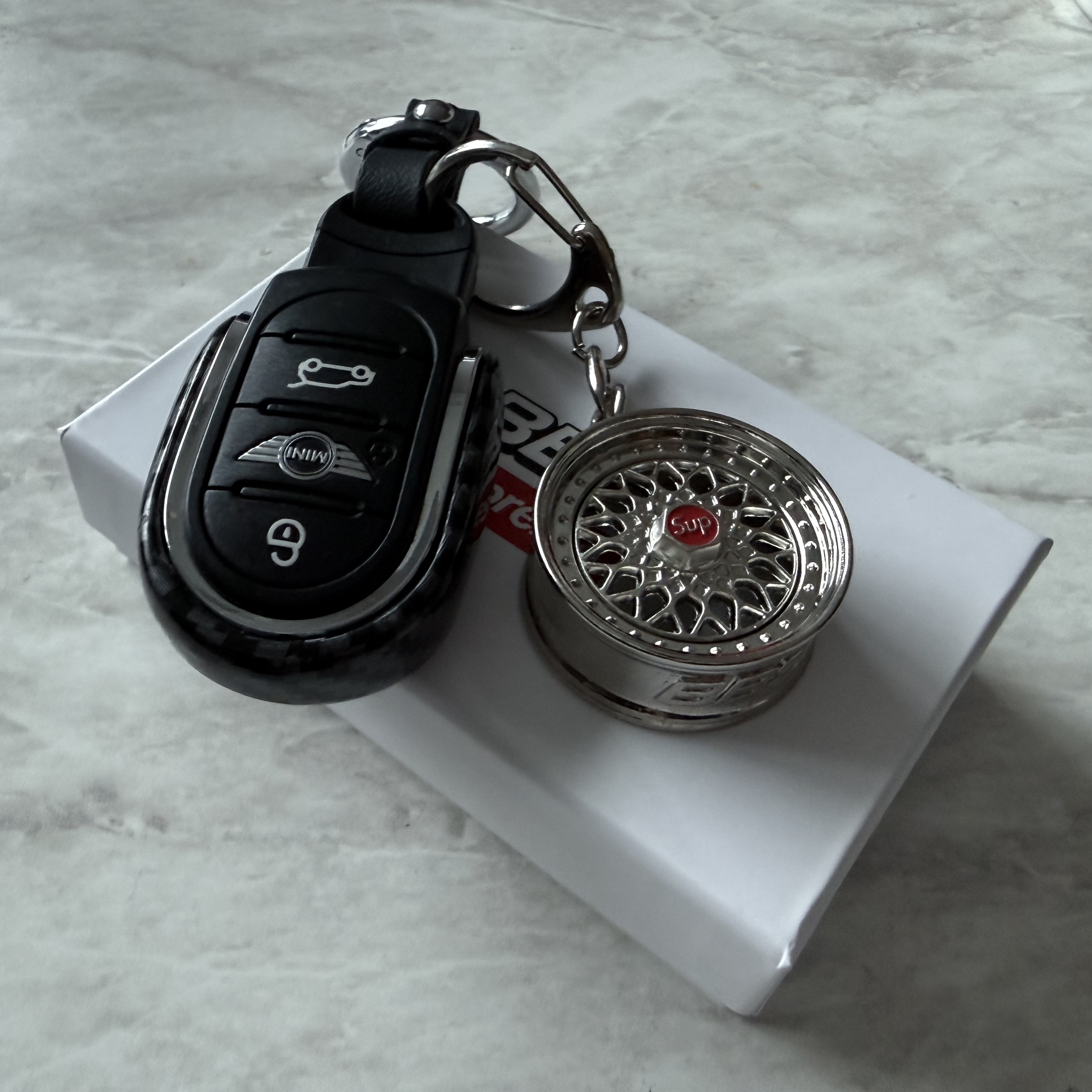 Supreme x BBS RS Rim Keychain Chrome - 25FW 착용 스타일