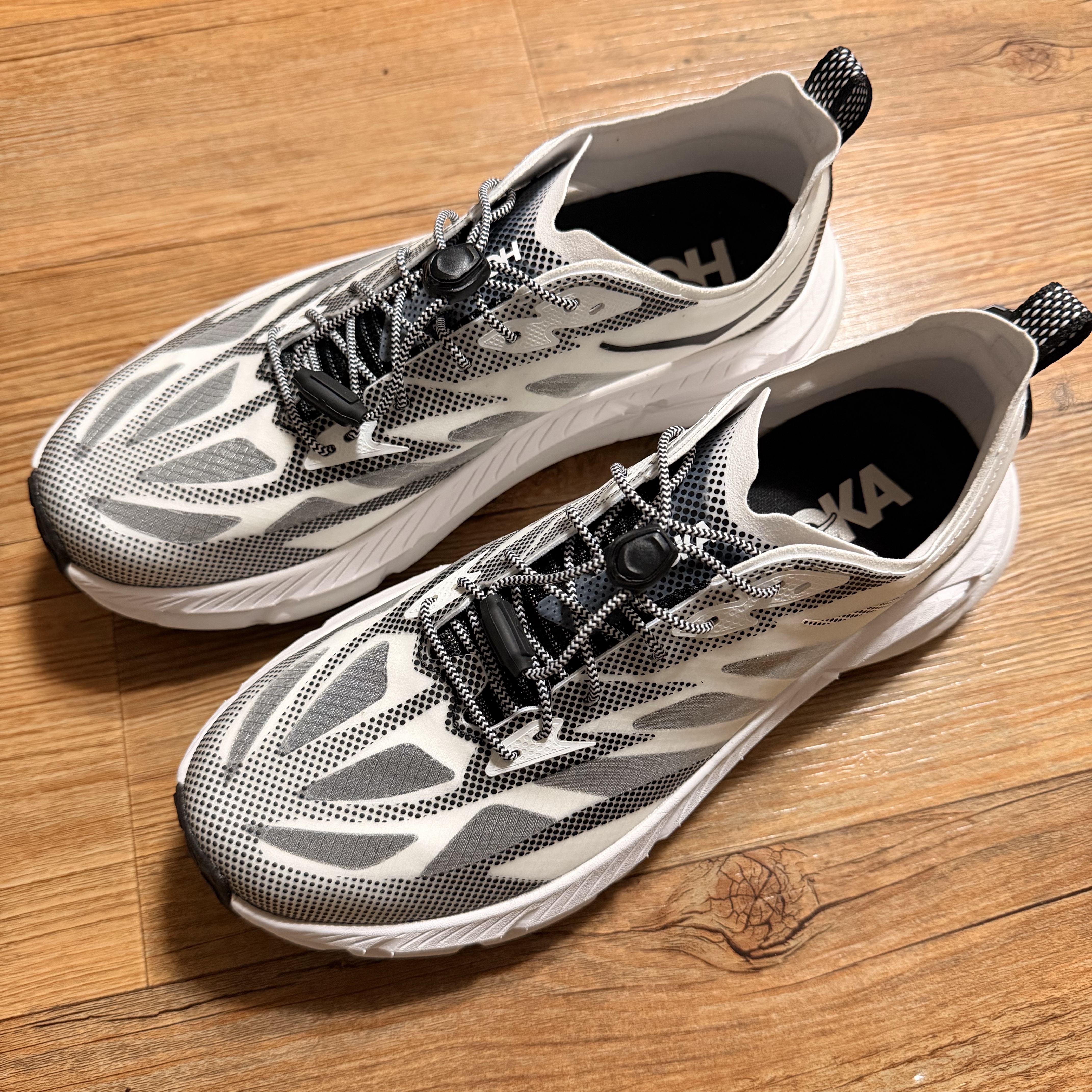 Hoka Mafate Speed 4 Lite White Black 착용 스타일 - 1