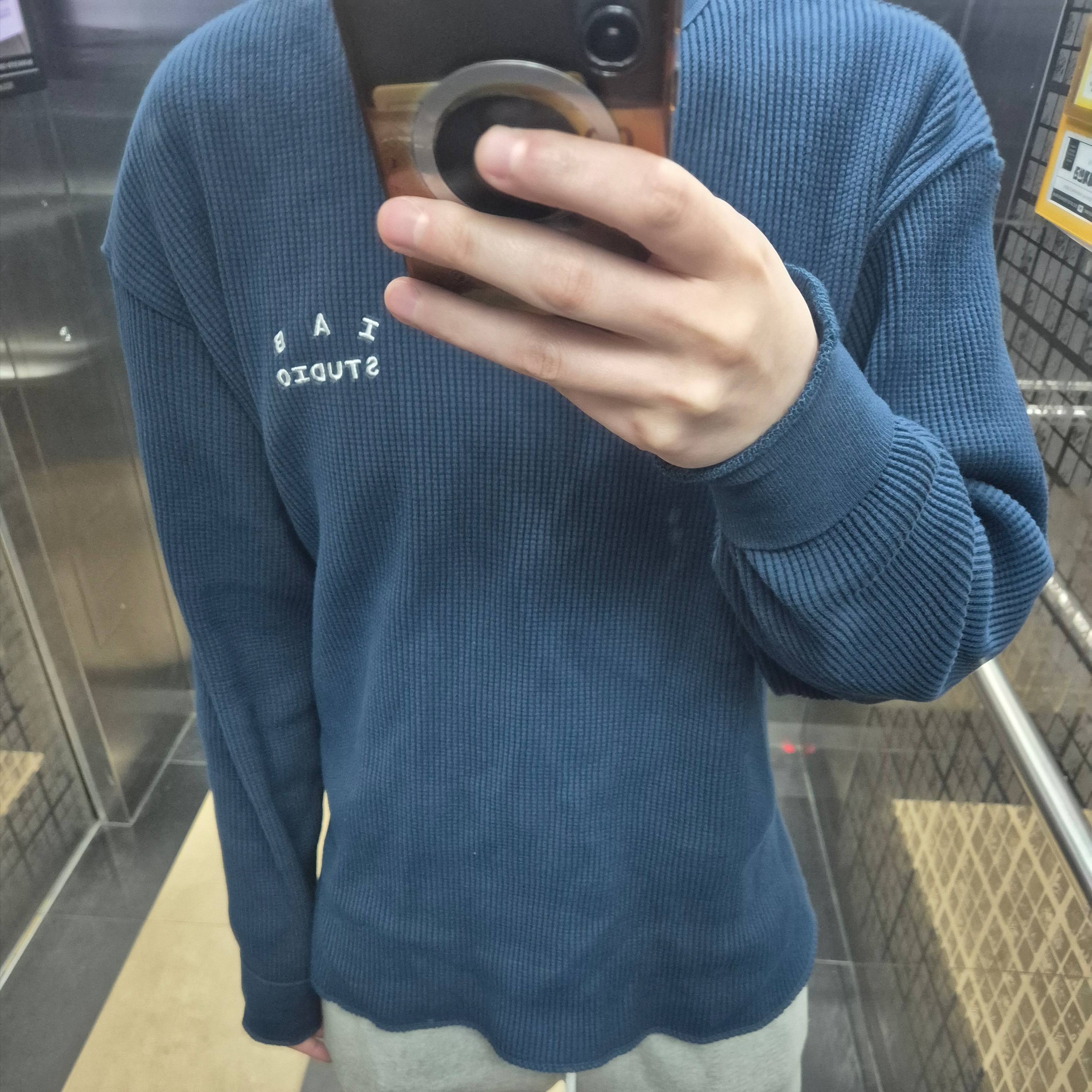 IAB Studio IAB Waffle Long Sleeve Navy 착용 스타일