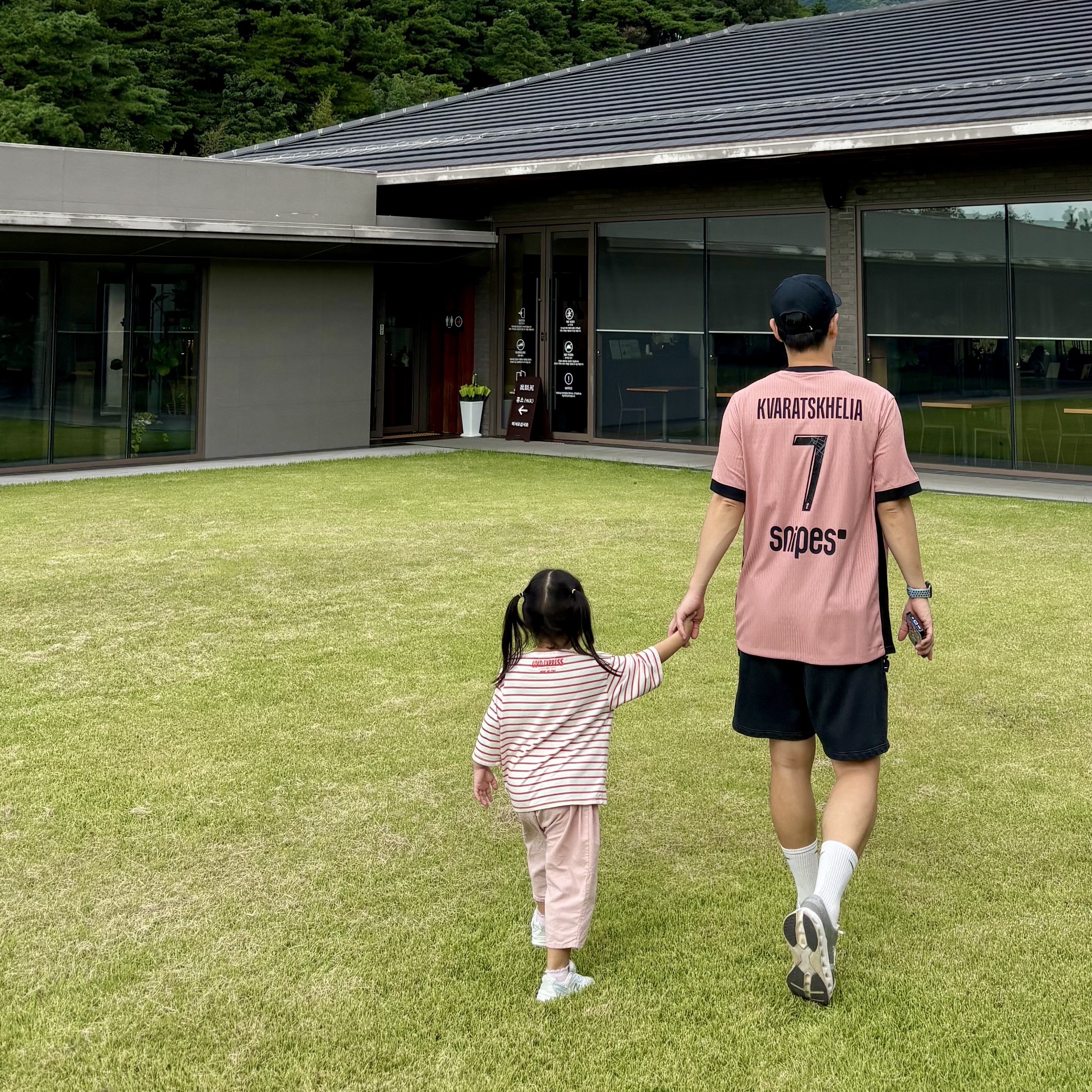 Jordan x Paris Saint-Germain 2024/25 Match Third Dri-Fit ADV Soccer Authentic Jersey Rust Pink Black (Non Marking Ver.) 착용 스타일